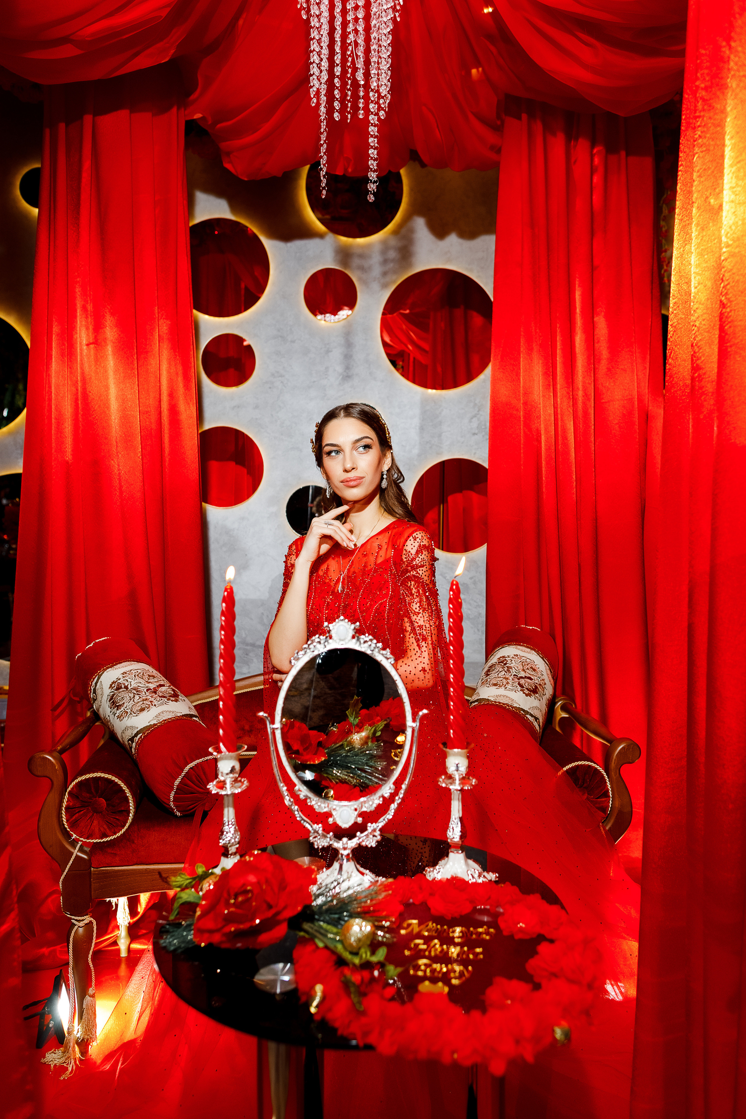 Voloqdada möhtəşəm ənənəvi Azərbaycan toyunda dəbdəbəli gəlin paltarla. Олег Сверчков | Свадебный фотограф Вологда