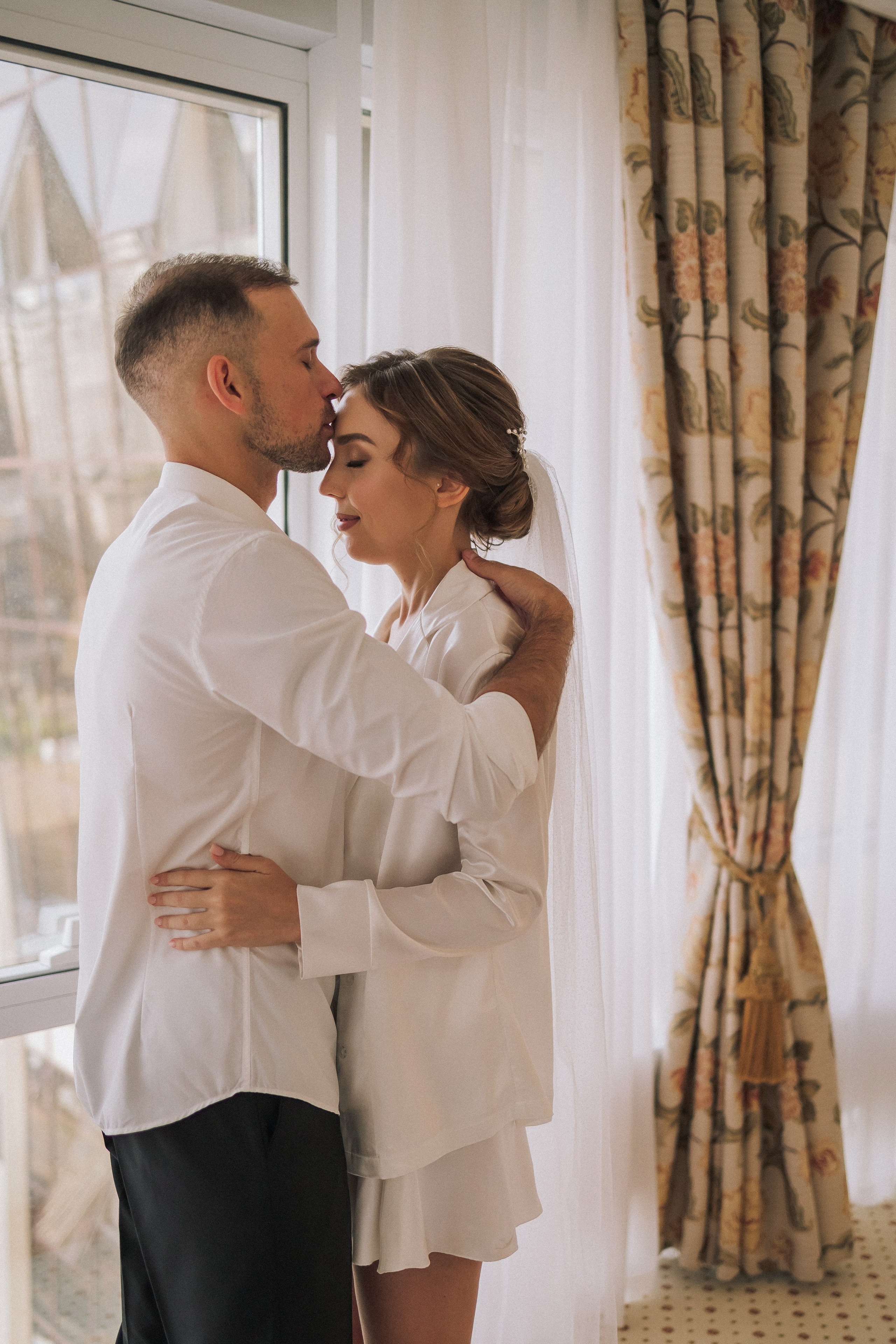 Свадебная прогулка Екатерины и Евгения. Свадебная фотография. Арина Рубах