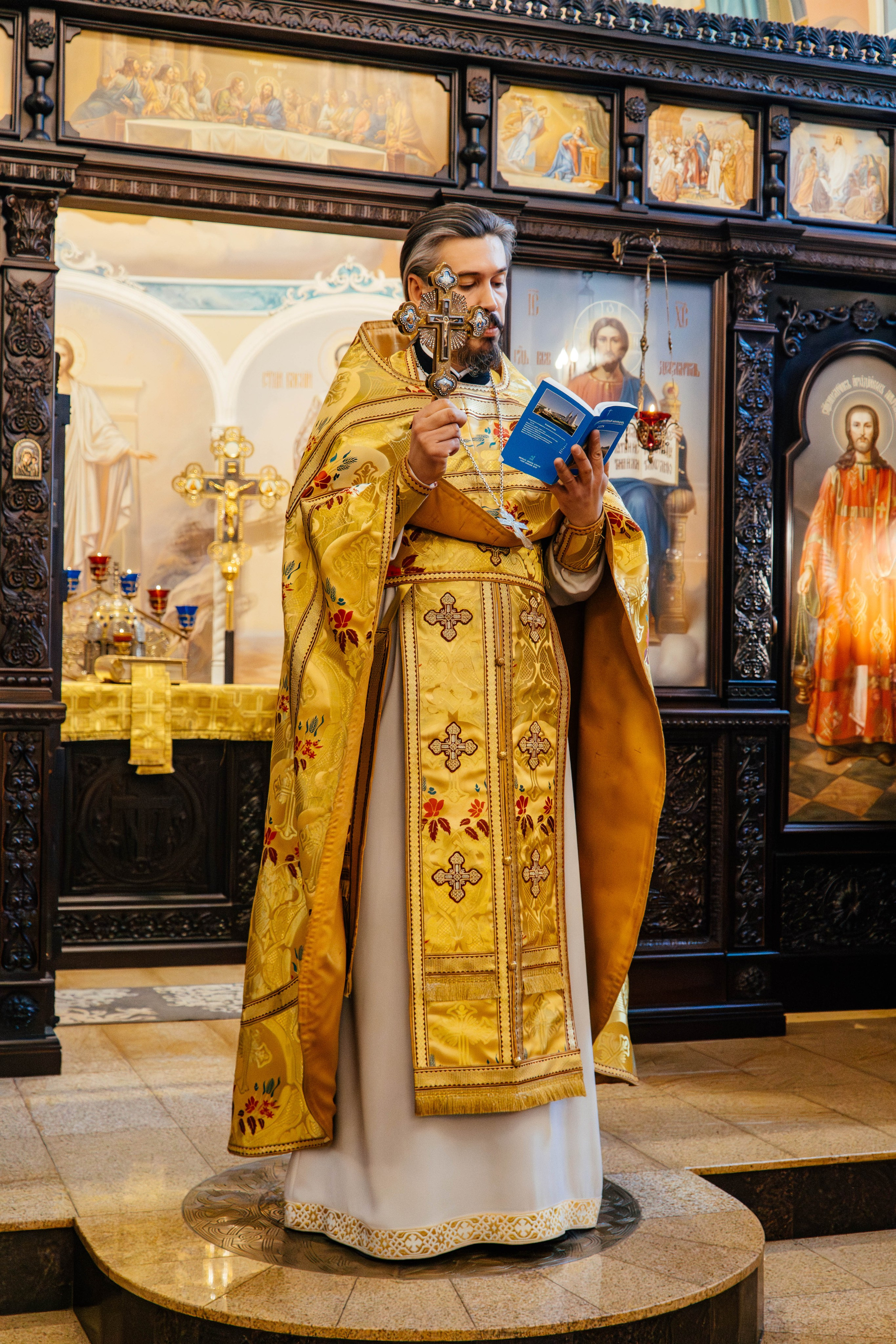 Литургия в храме блж. Ксении Петербургской д. Слобода. Фотограф Москва Валерия Веденина