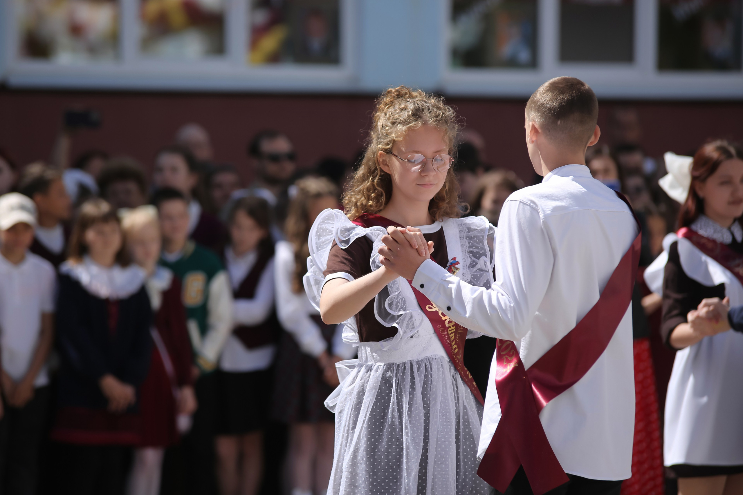ЛИНЕЙКА «ПОСЛЕДНИЙ ЗВОНОК» 9 ШКОЛА 2024 г МЦЕНСК. ТВОЙ АЛЬБОМ / ТВОИ ПРАВИЛА