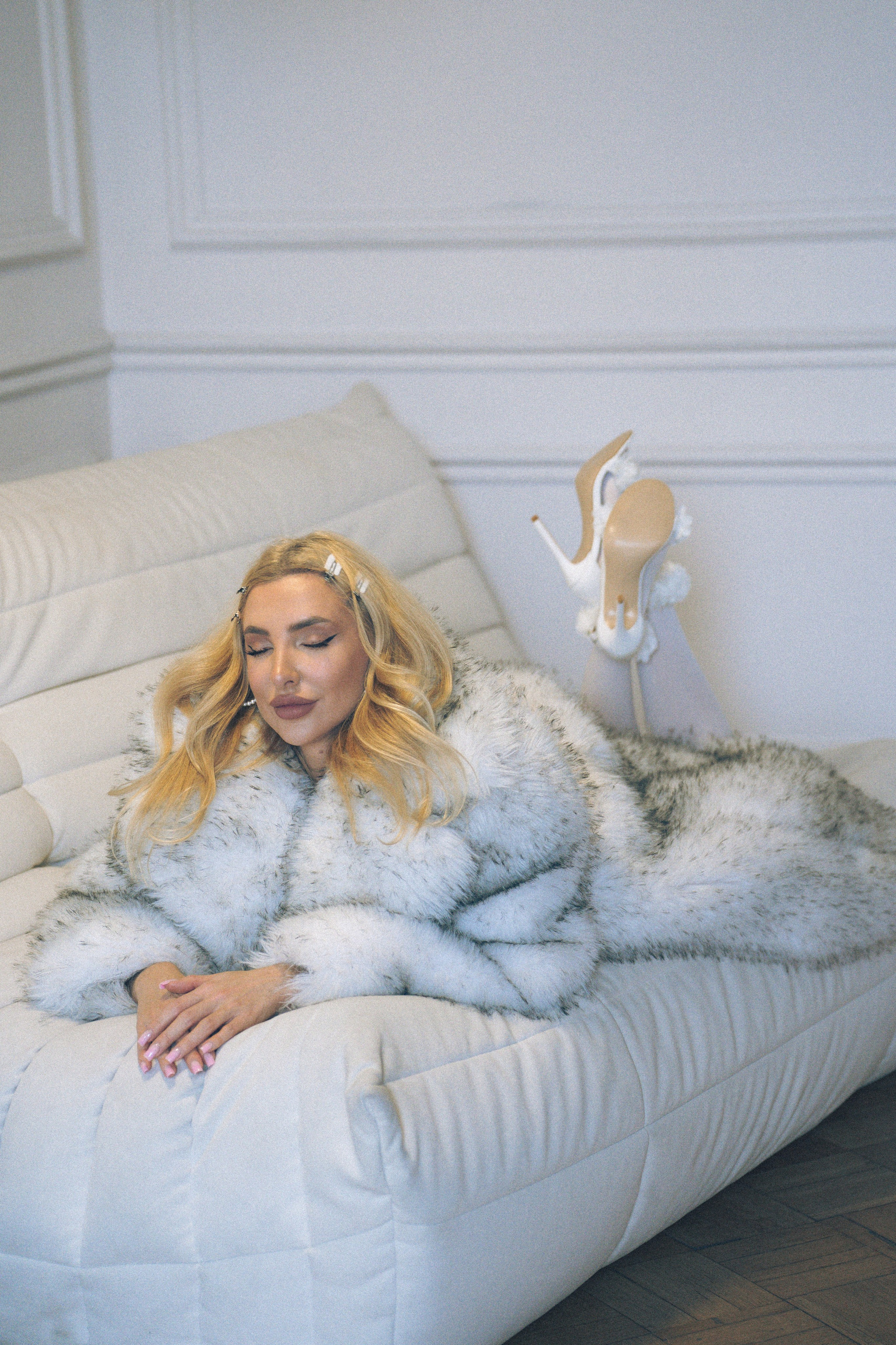 МИНИМАЛИЗМ В СТУДИИ НА ЧЕРНЫШЕВСКОЙ В СТУДИИ С БАЛКОНОМ. Профессиональный фотограф, Санкт-Петербург — Виктория Богомолова