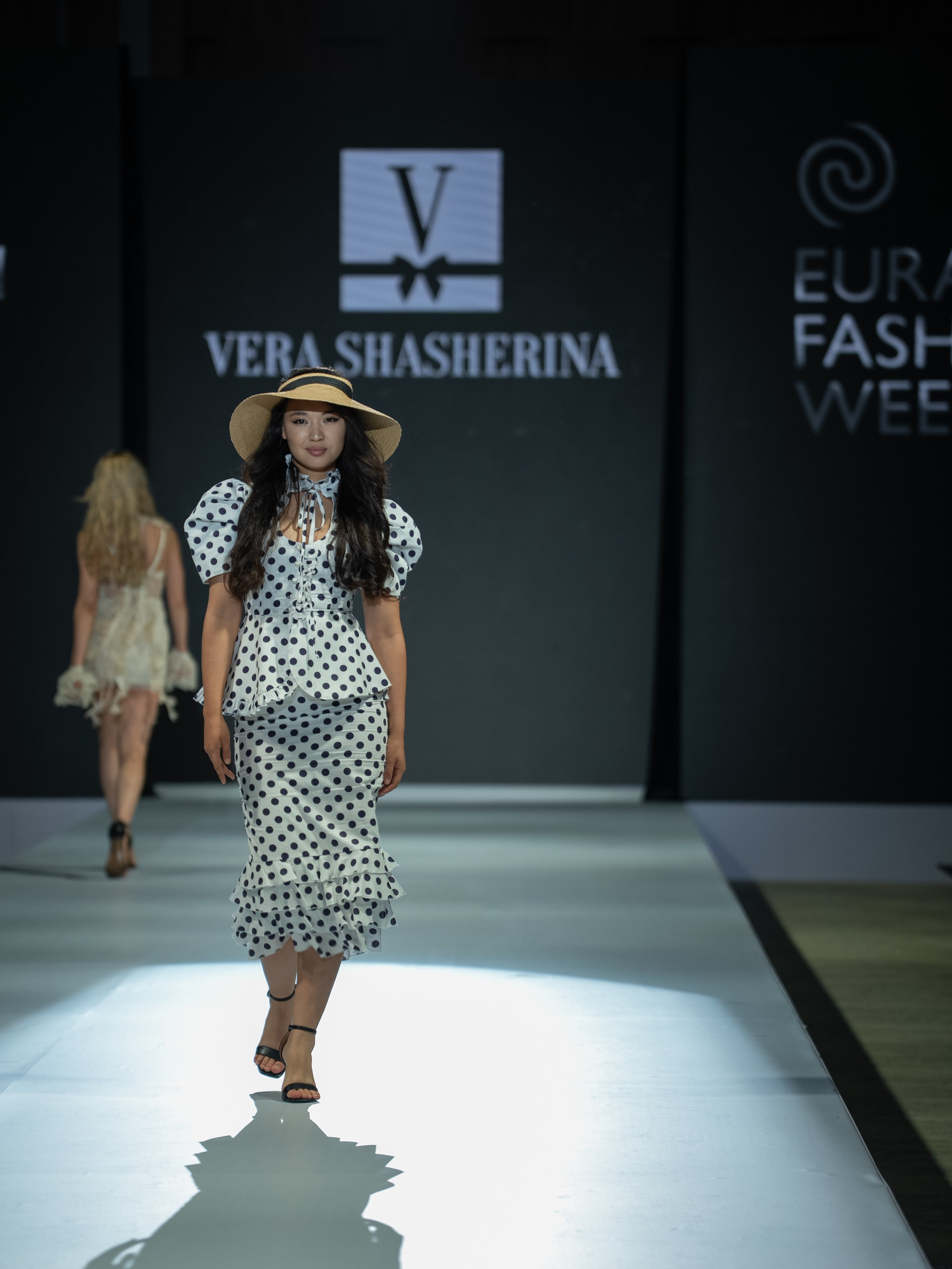 EURASIAN FASHION WEEK Vera Shasherina. Сайт Алматинского НЮ АРТ, будуар и фэшн фотографа Дениса Карпенко