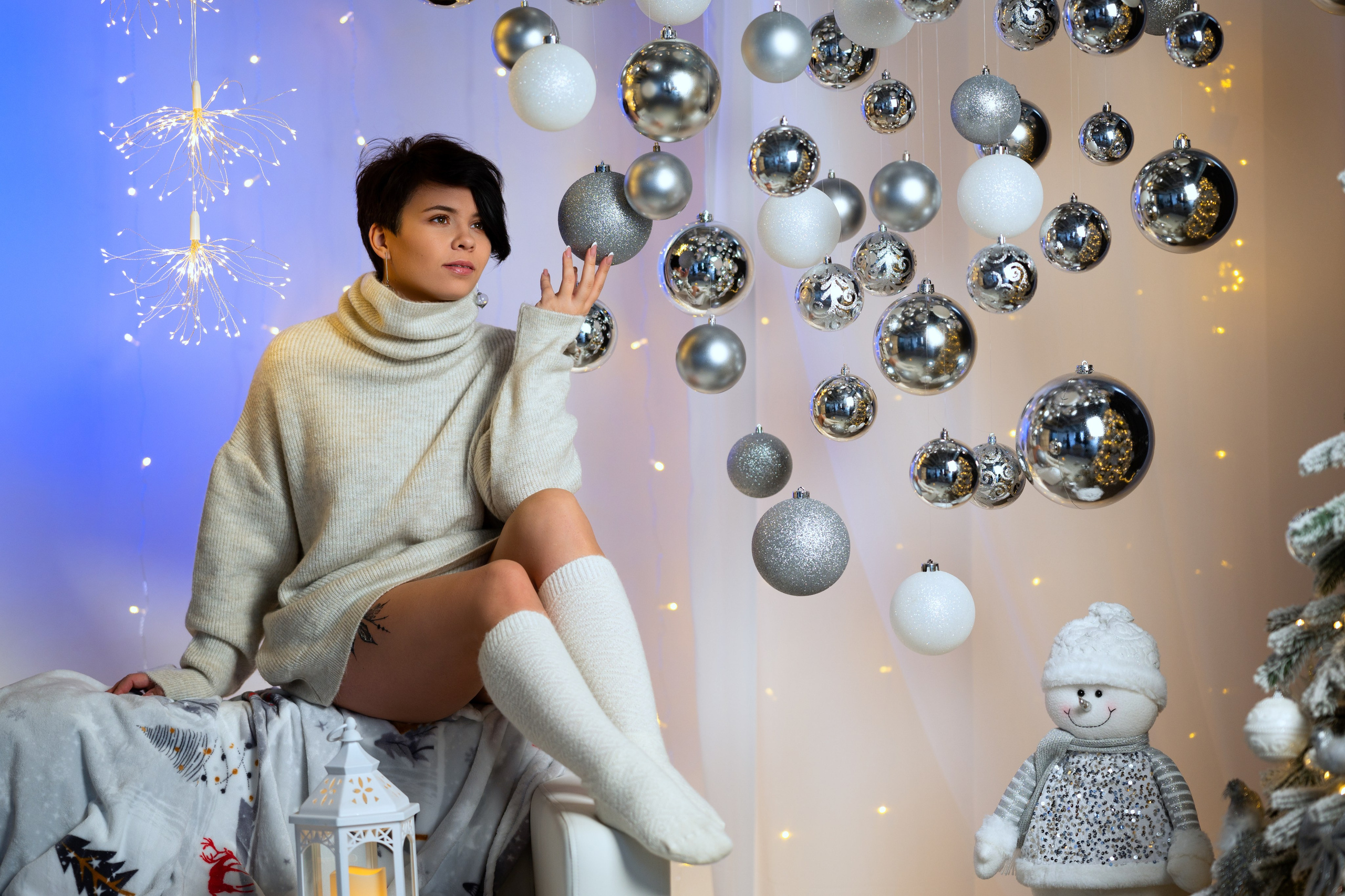 Зимняя праздничная фотосъёмка девушки