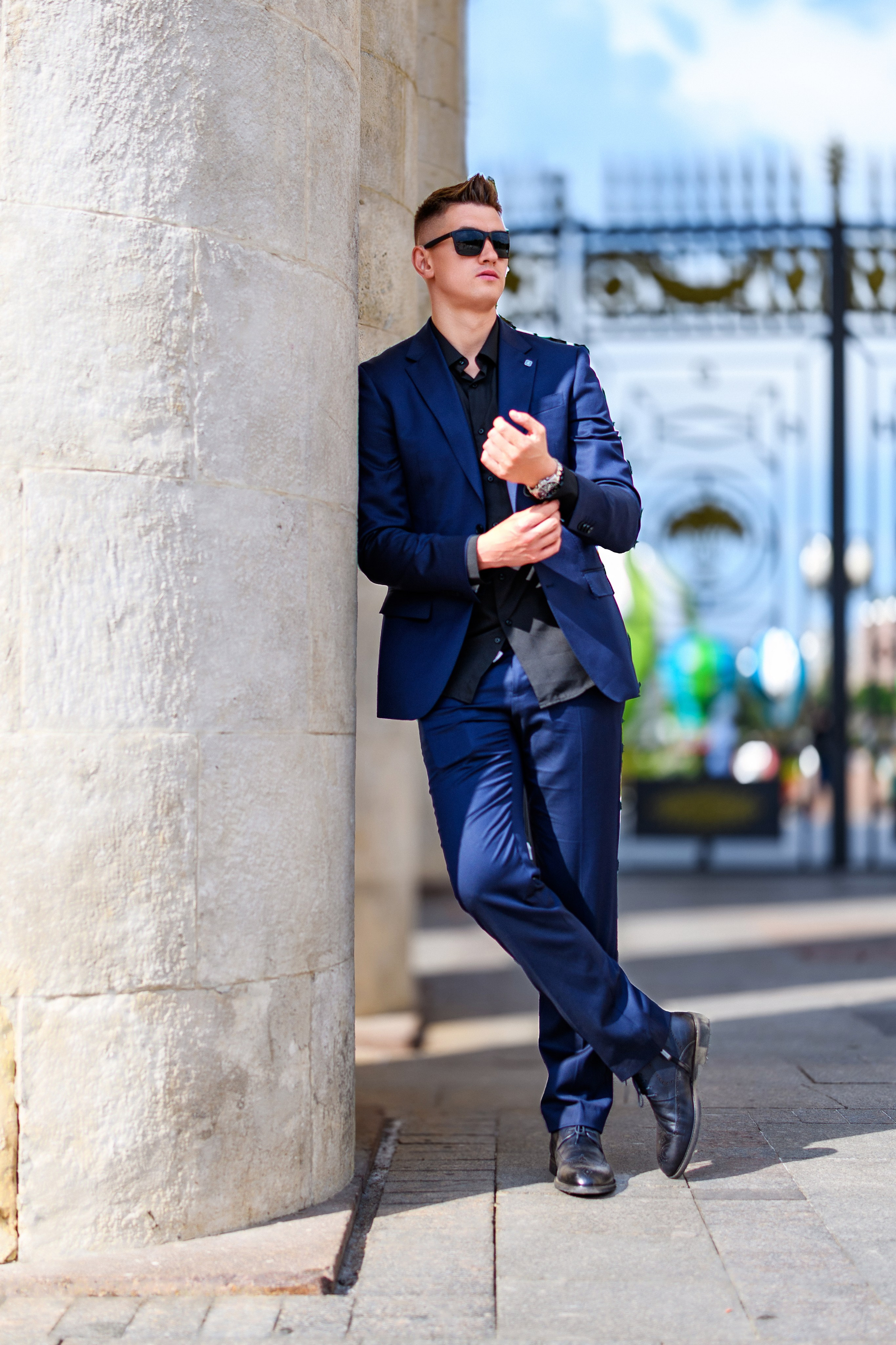 Фото идеи для фотосессии девушки и парня на улице в Москве