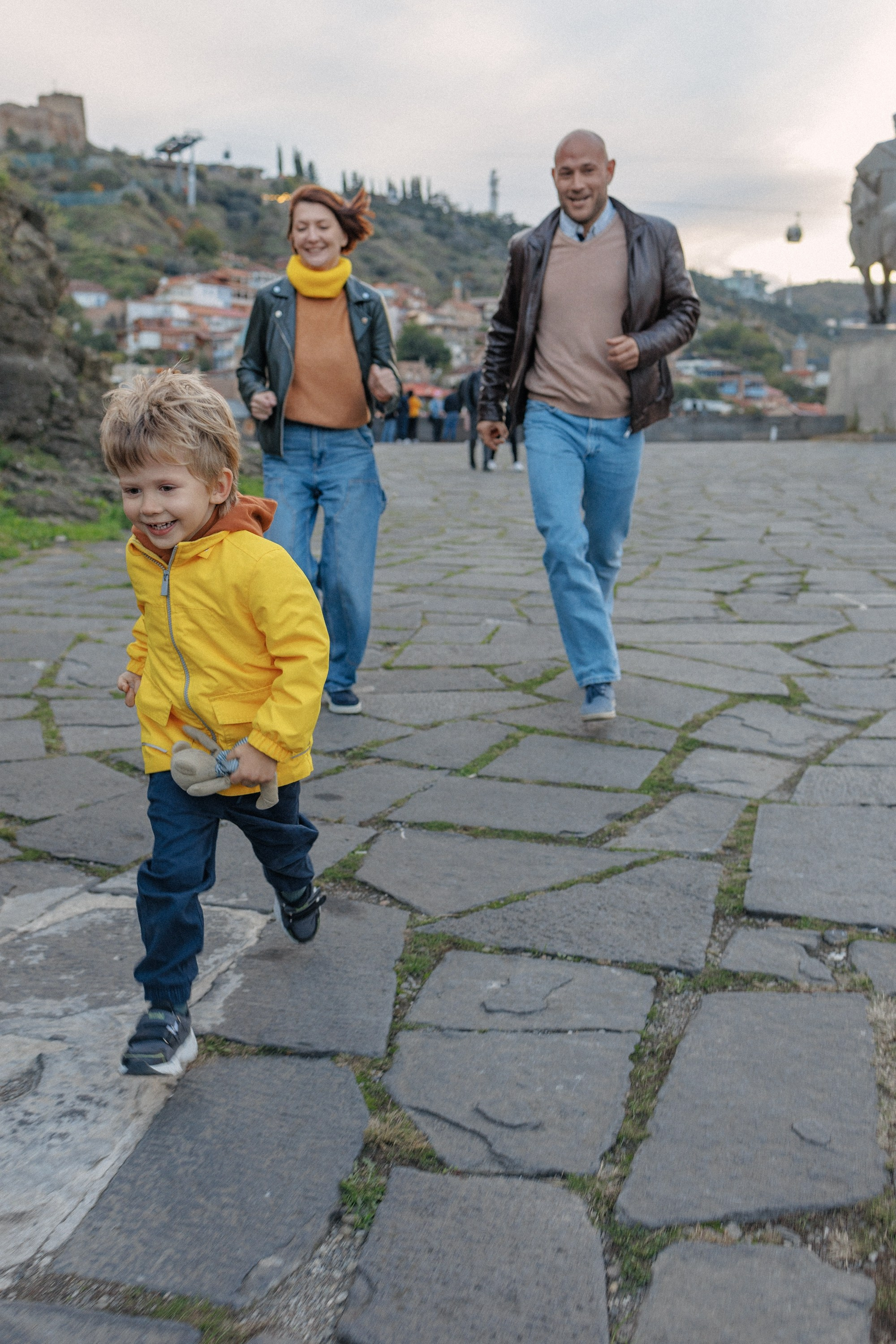 Family photoshoot in Tbilisi, Georgia. Fedor Lemeshko — Destination Wedding and Family Lifestyle photographer