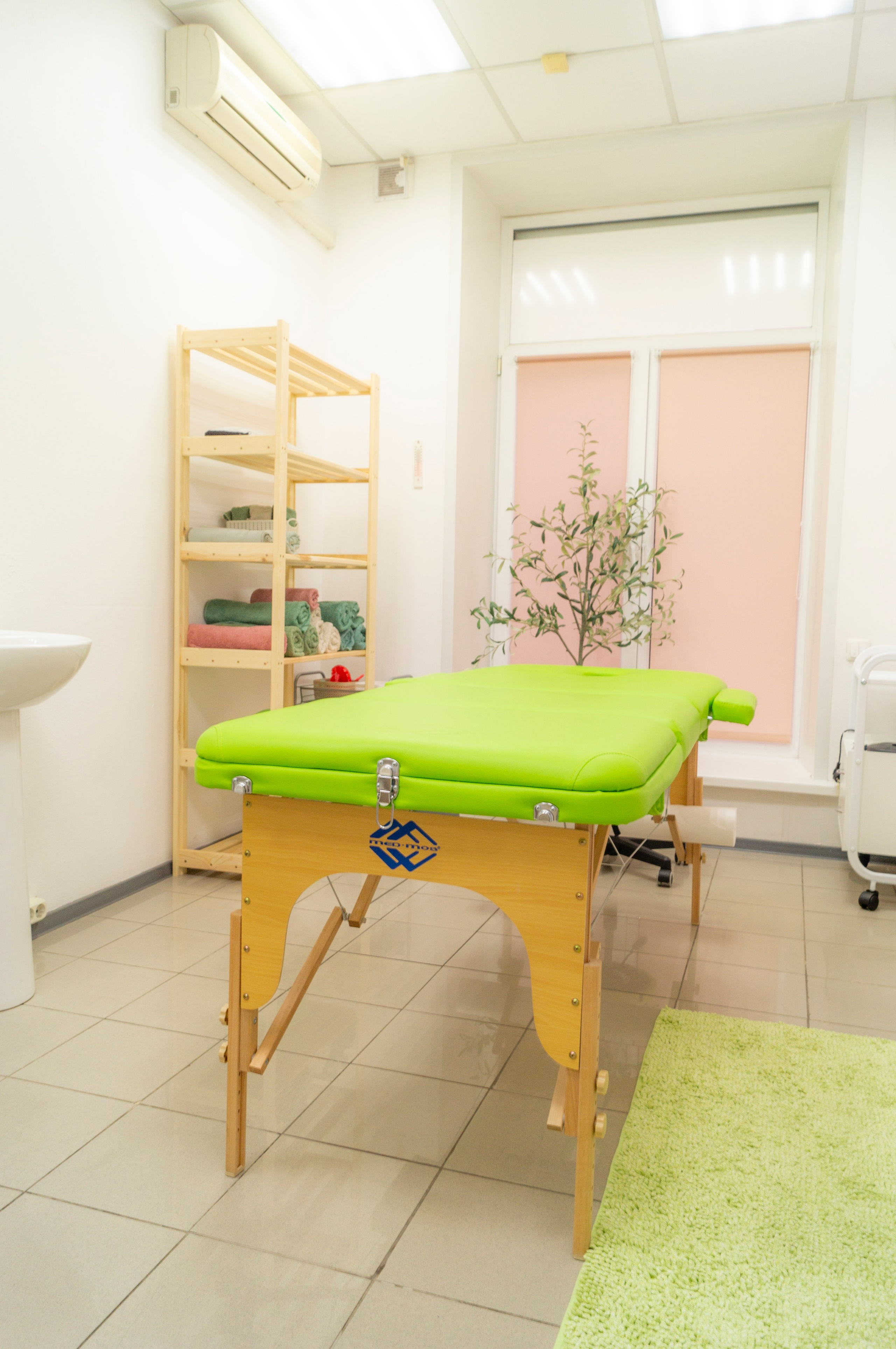 Съёмка в центре лазерной эпиляции. Интерьерный и портретный фотограф в Екатеринбурге Андрей Калинин