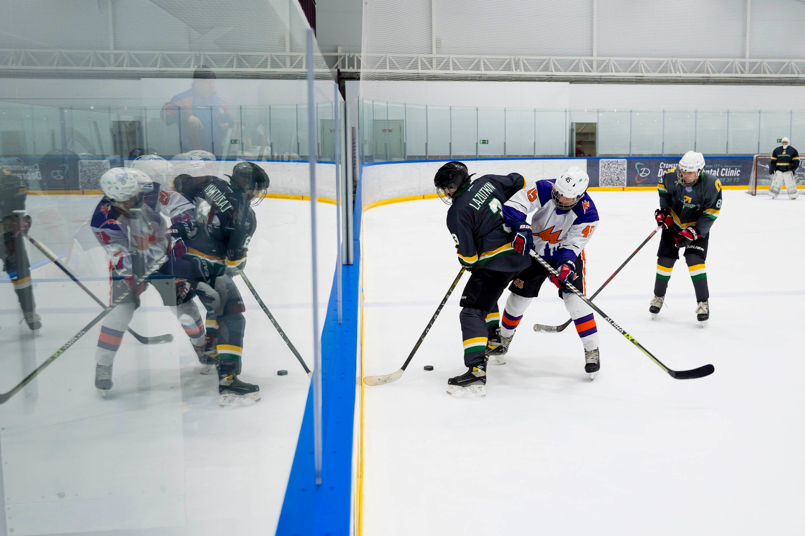 Хоккейный матч корпоративной команды Зарубежнефть. Репортажный фотограф и видеограф Слава Думчев. Тимбилдинги, отчетники, корпоративы