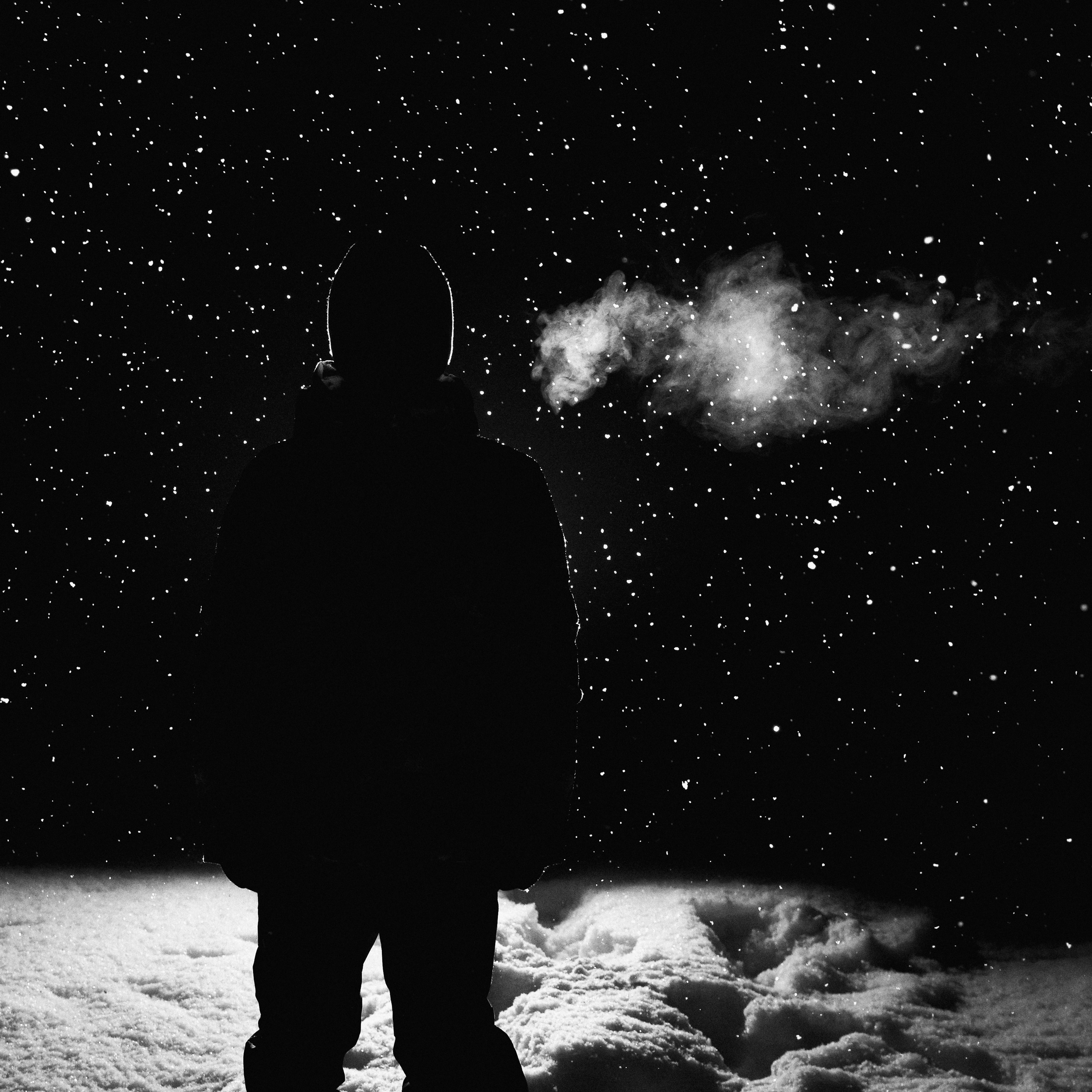 силуэт мальчика, зима, пар изо рта