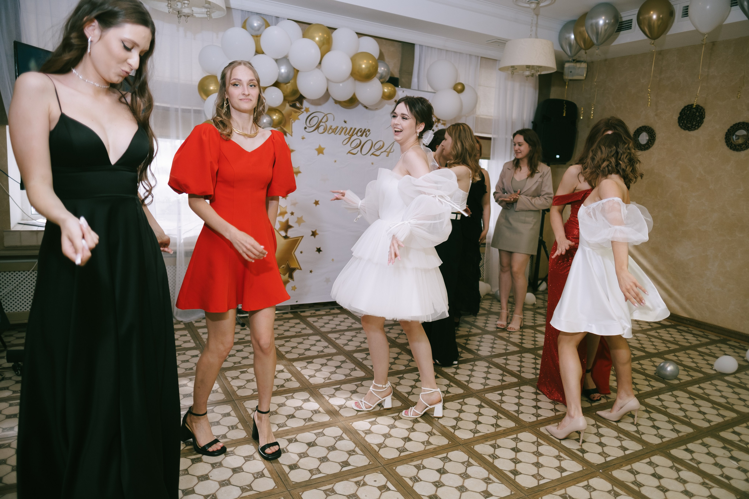 Выпускной школа 33. Свадебный и репортажной фотограф Денис Ожигин в Краснодаре и Краснодарском крае