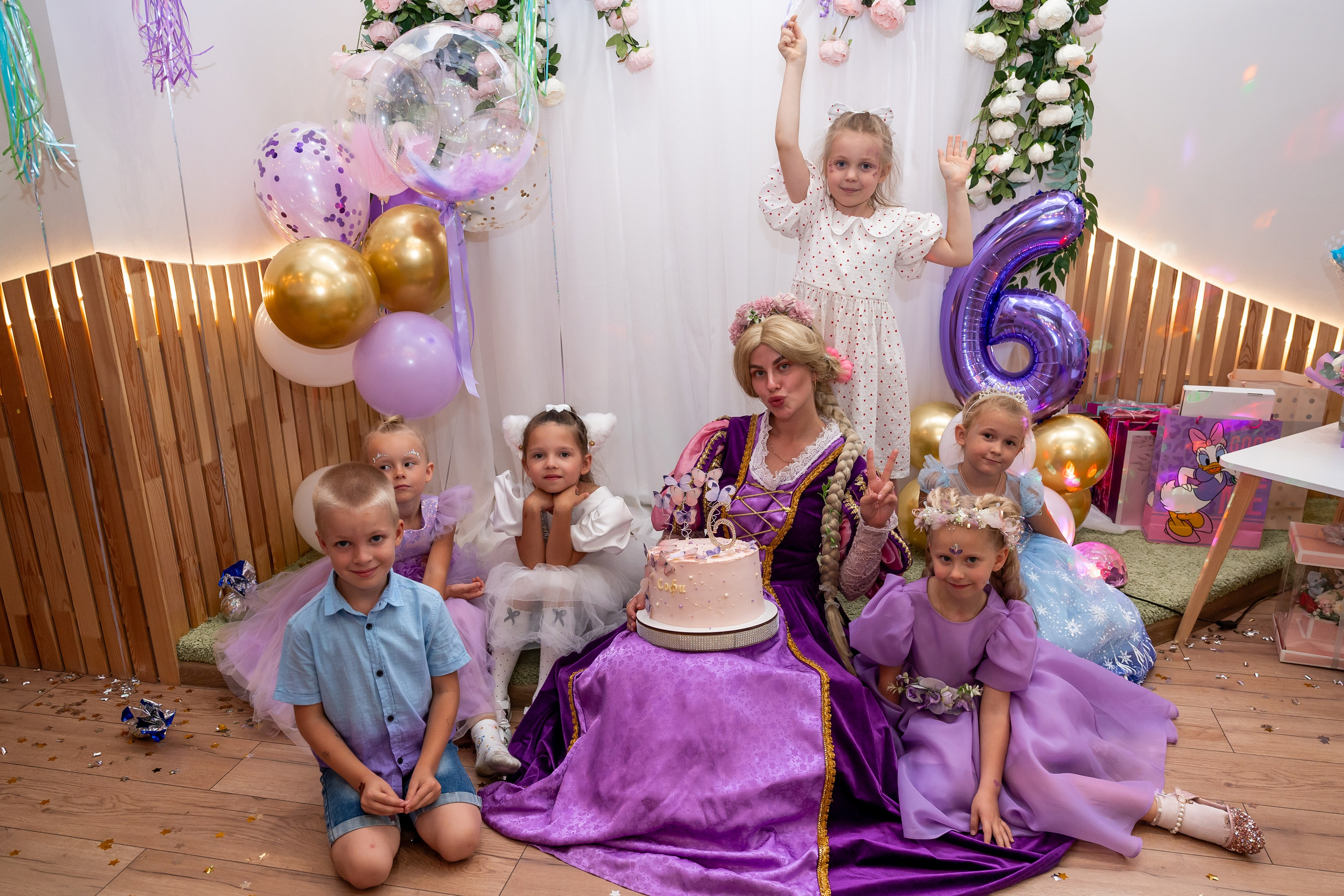 ДР в лофте с фокусником