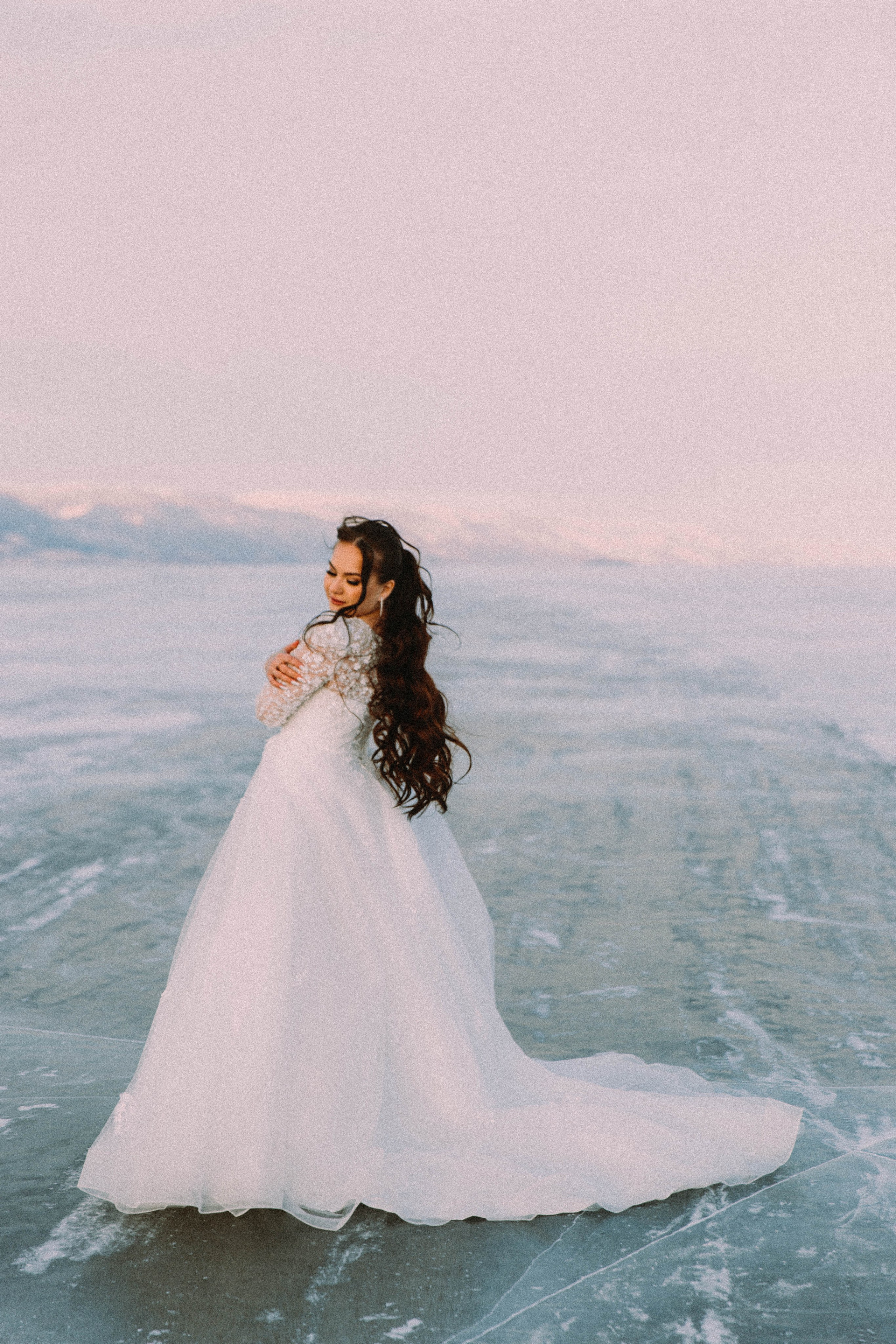 Свадебная зимняя съемка на Байкале. Главная