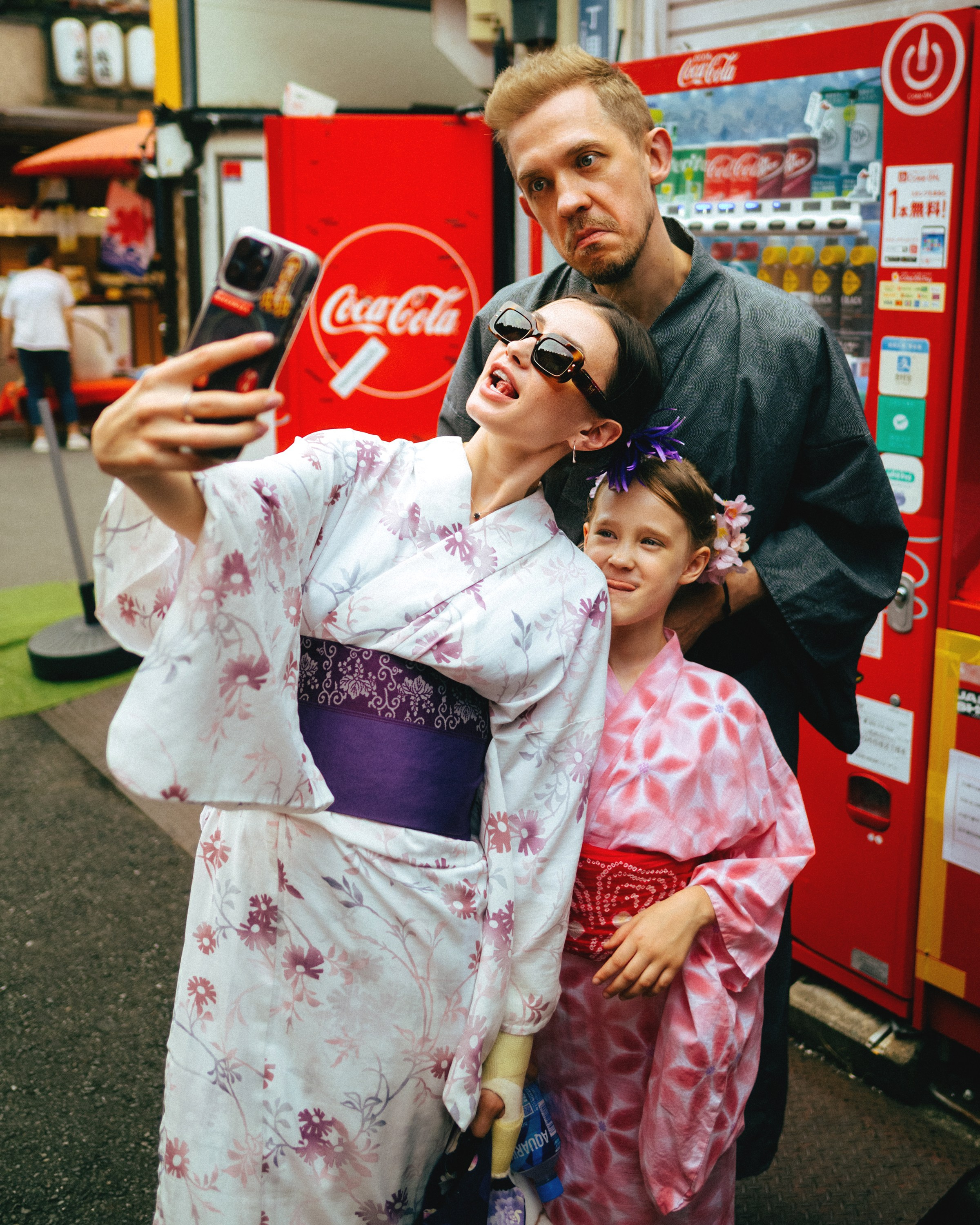 Nailya Anton and Varvara. Asakusa. Photographer in Tokyo Anatolii Ozarto