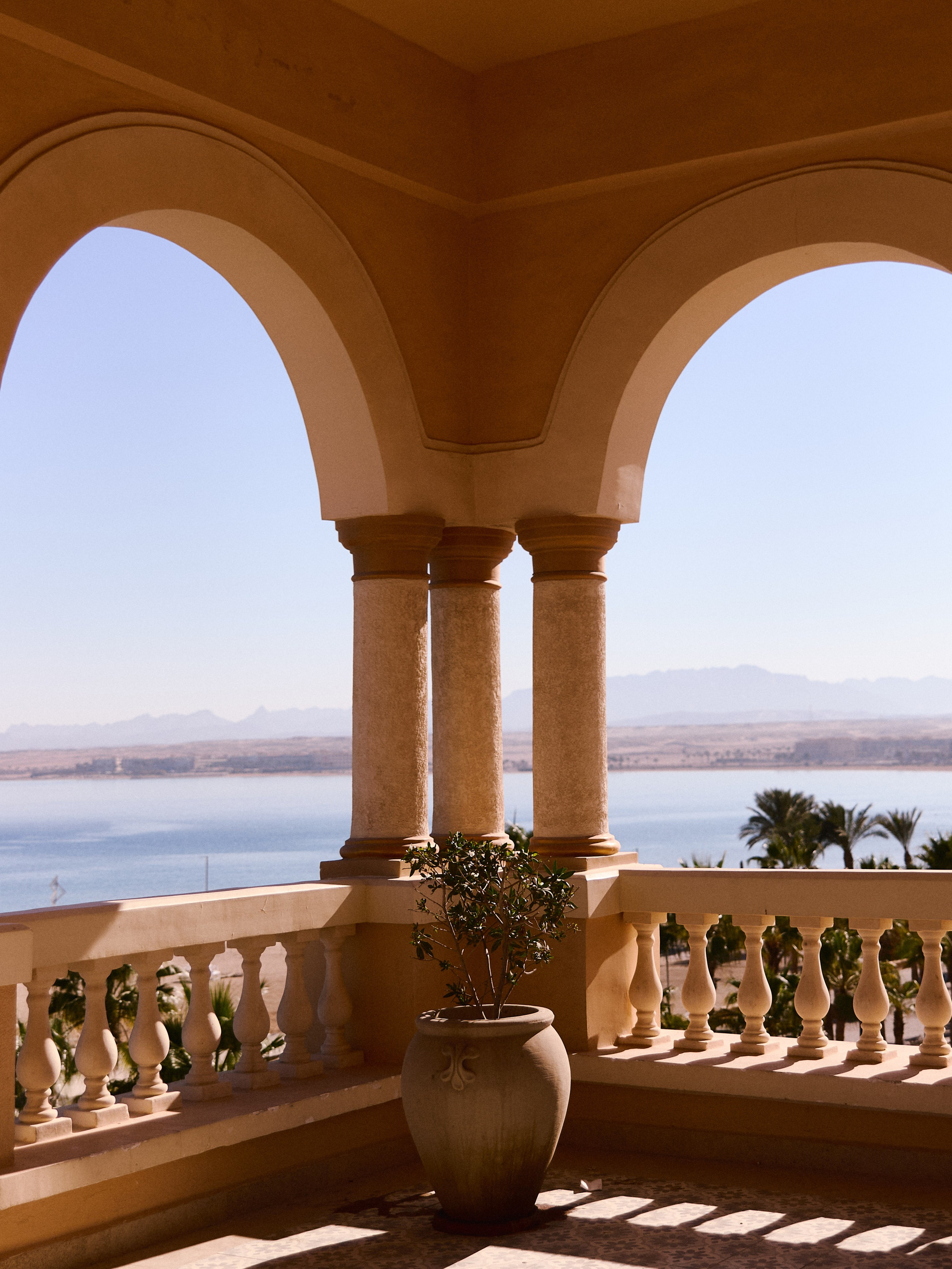 Под крышей. Jorgis — фотограф в Хургаде / обучение фотографии