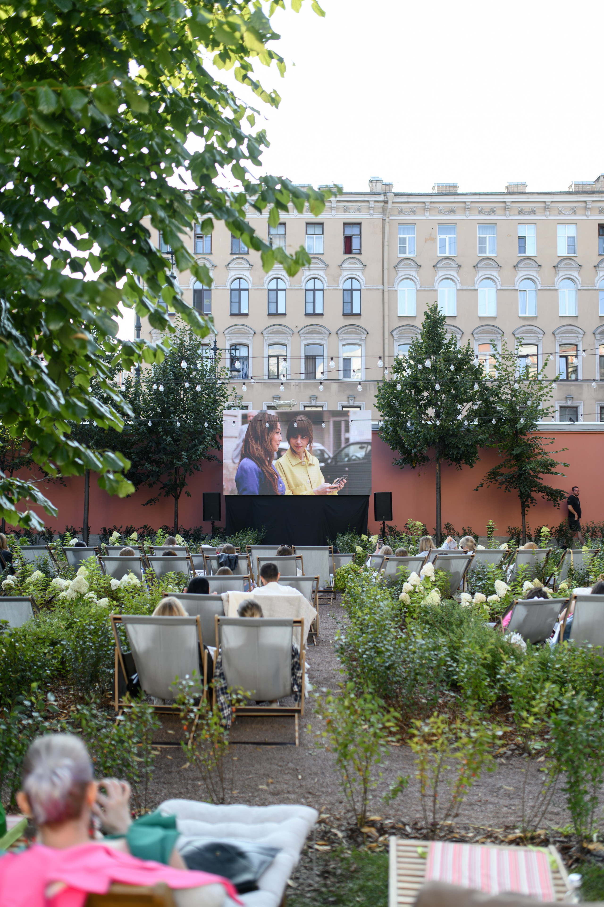 Кинопоказ под открытым небом. Эмили в Париже. Свадебный и портретный фотограф в Санкт-Петербурге Ирина Келина