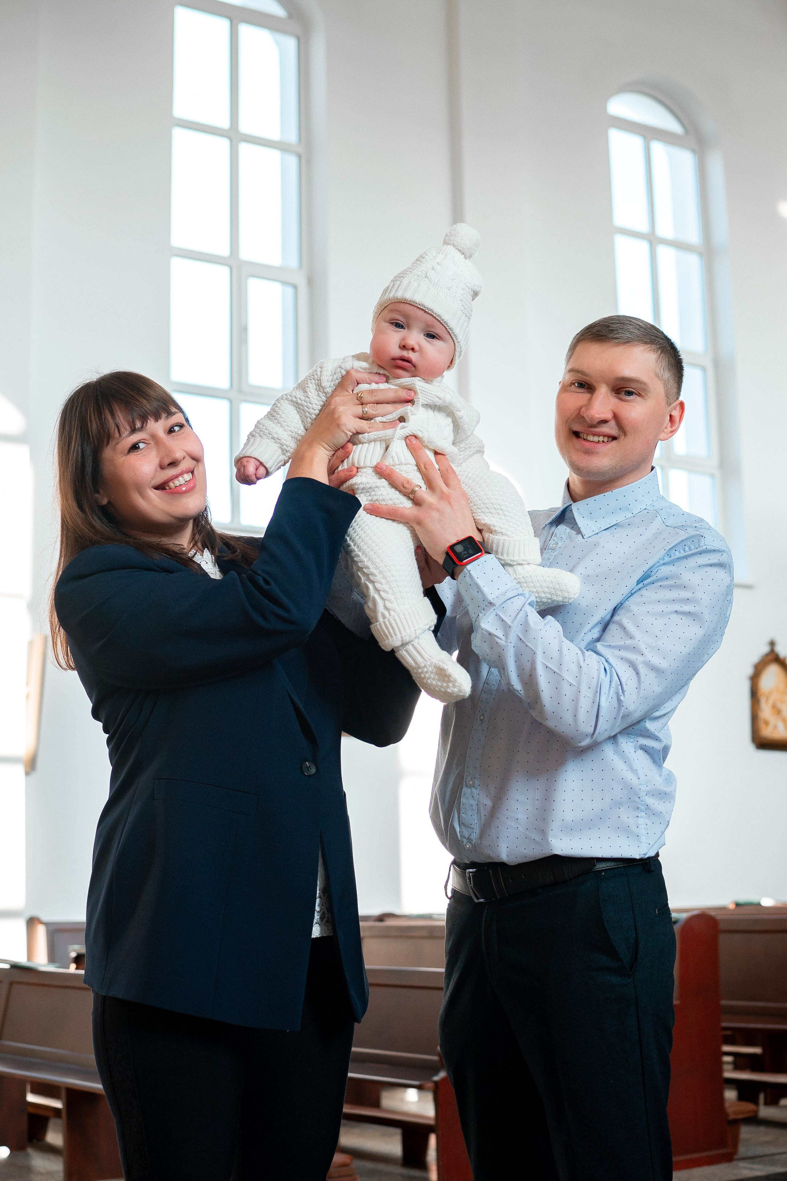Крещение Максима в Костеле Матери Божией Будславской. Семейный фотограф на выписку из роддома и крещение Минск Настя Гришук