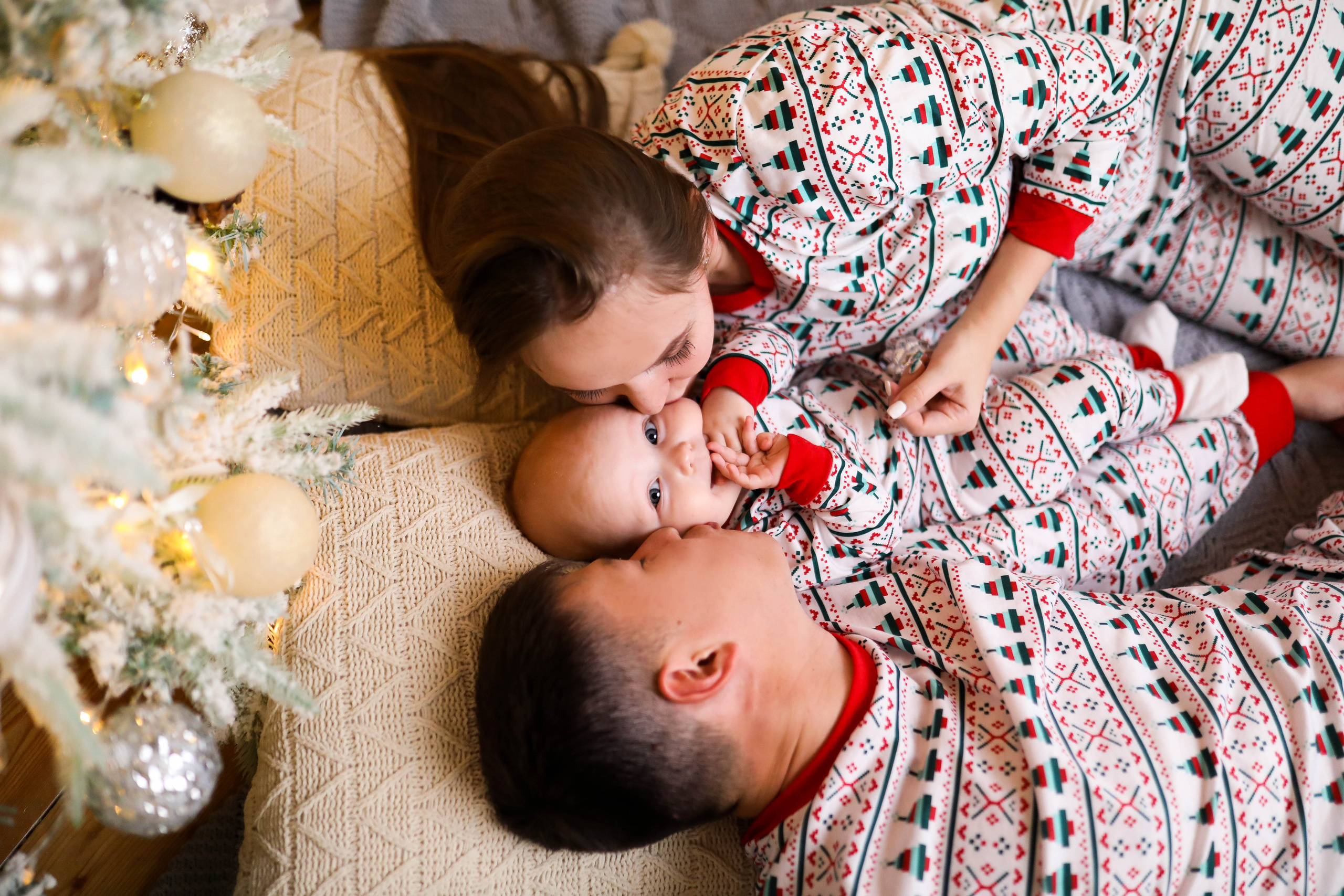 Семейная фотосессия в снежном зале Лофт. ФОТОГРАФ ХАБАРОВСК АНАСТАСИЯ РАЧЕНКОВА
