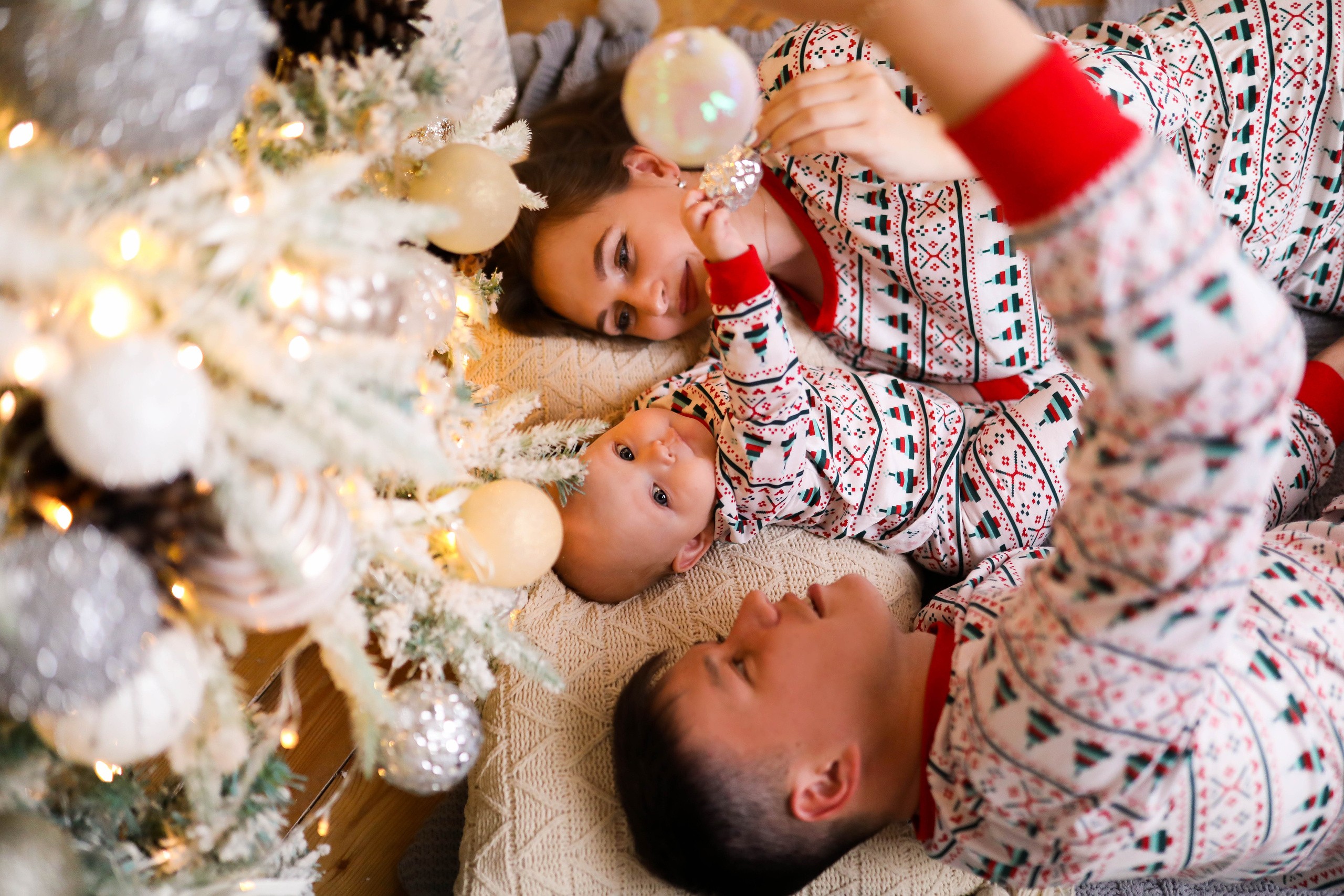 Семейная фотосессия в снежном зале Лофт. ФОТОГРАФ ХАБАРОВСК АНАСТАСИЯ РАЧЕНКОВА
