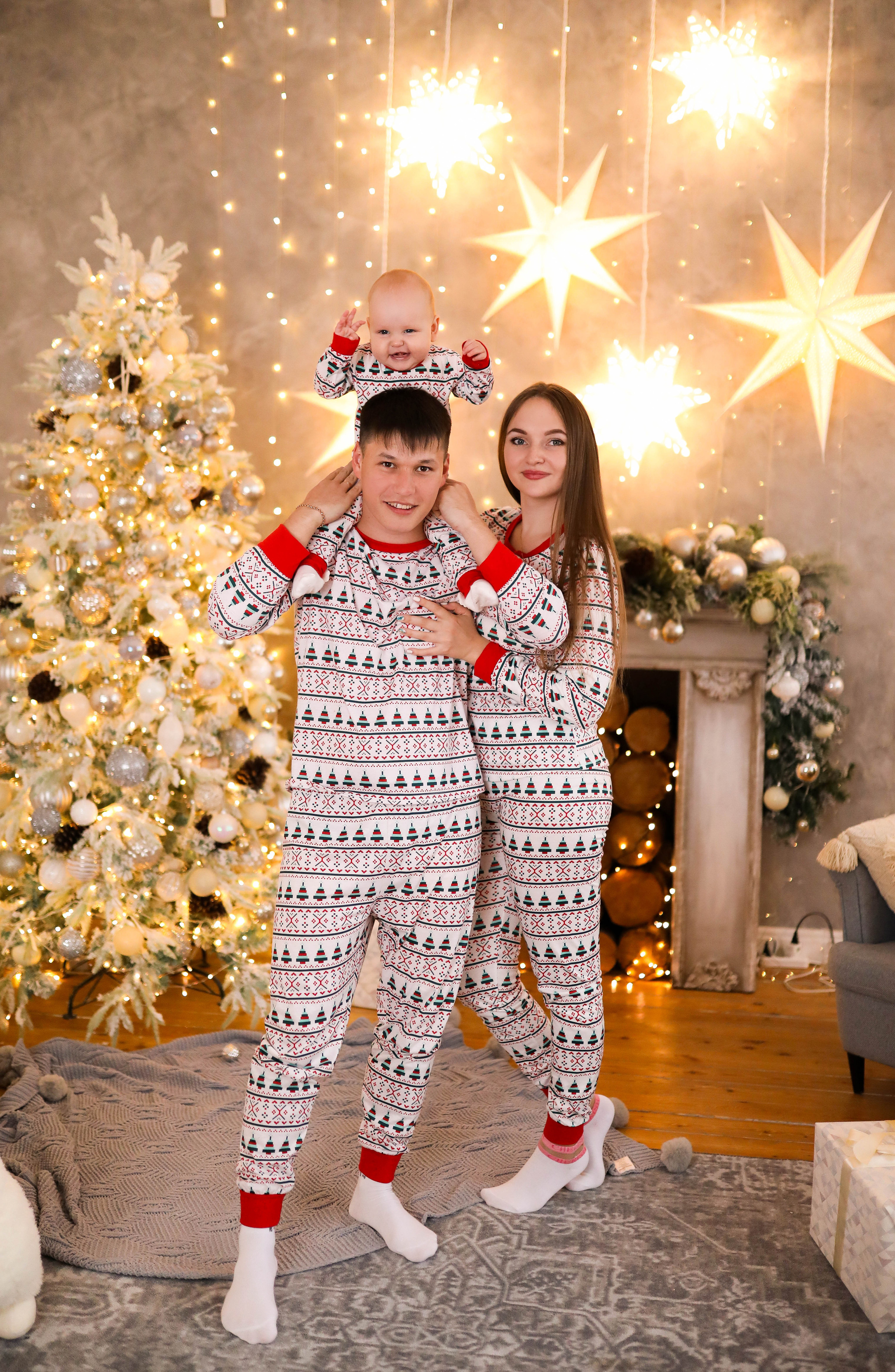 Семейная фотосессия в снежном зале Лофт. ФОТОГРАФ ХАБАРОВСК АНАСТАСИЯ РАЧЕНКОВА