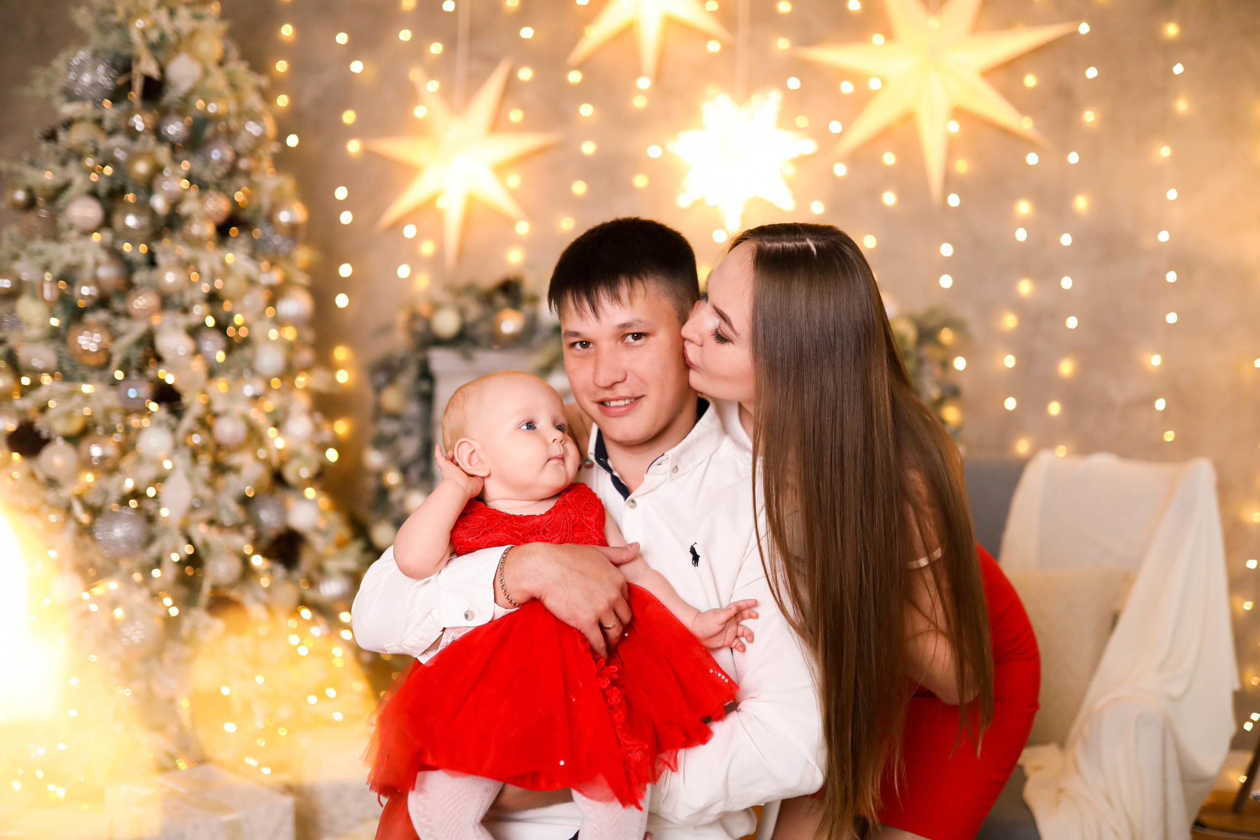 Семейная фотосессия в снежном зале Лофт. ФОТОГРАФ ХАБАРОВСК АНАСТАСИЯ РАЧЕНКОВА