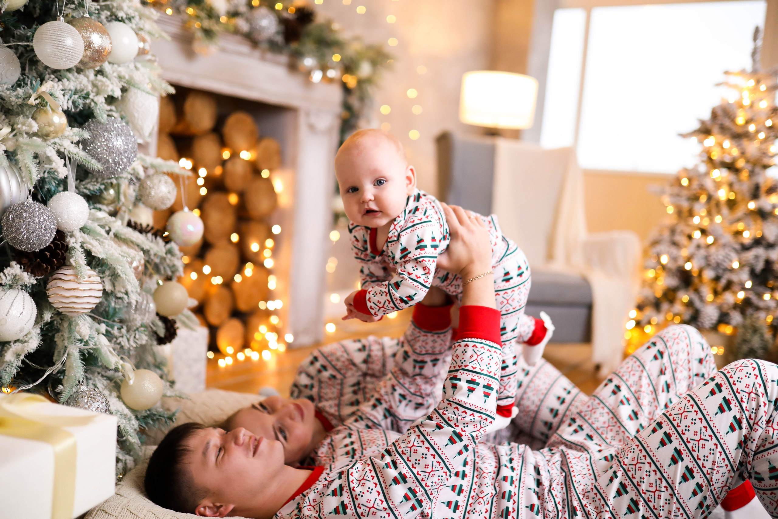 Семейная фотосессия в снежном зале Лофт. ФОТОГРАФ ХАБАРОВСК АНАСТАСИЯ РАЧЕНКОВА
