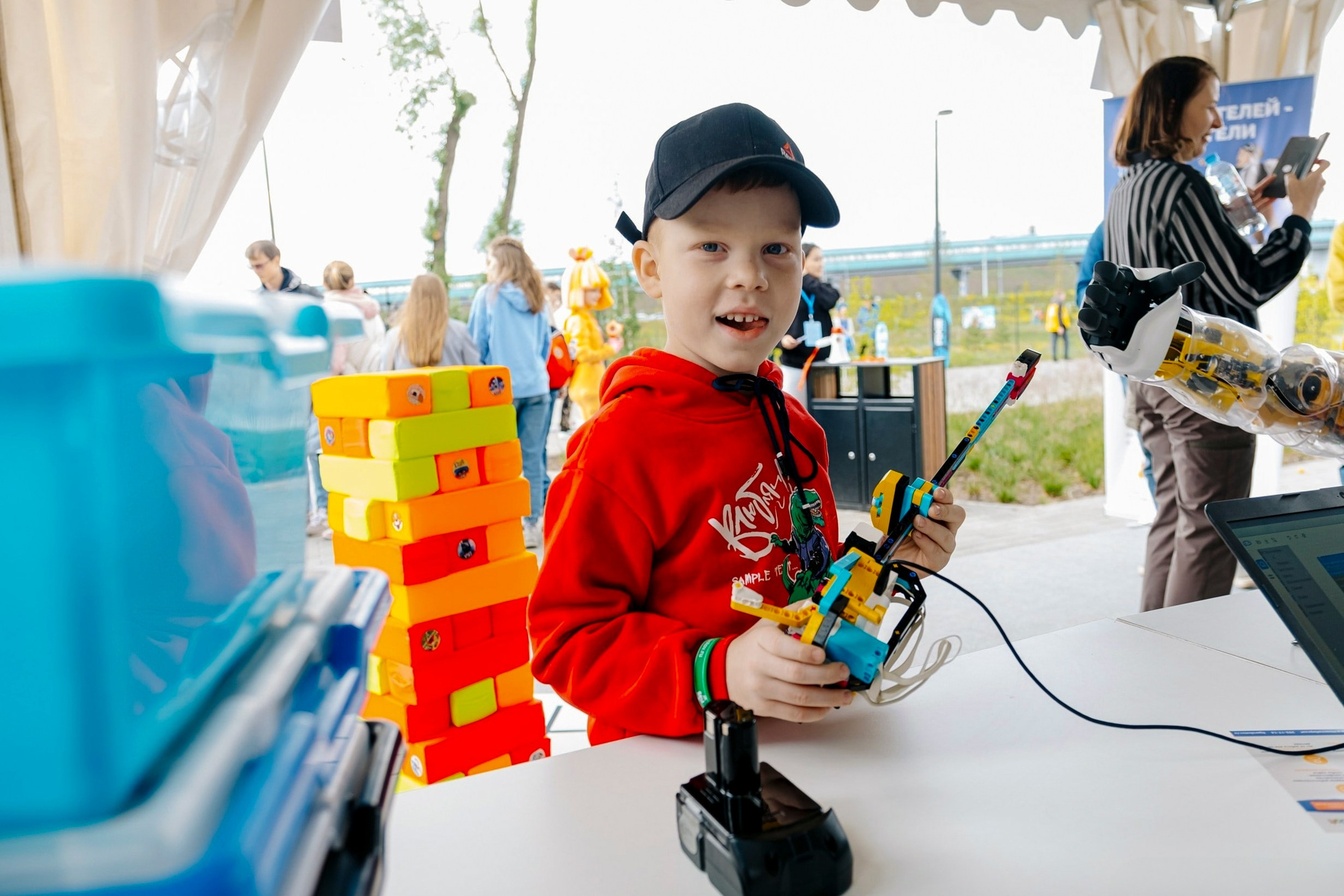 VK Фест 2024. #фотокаквкино | Фотографирую людей