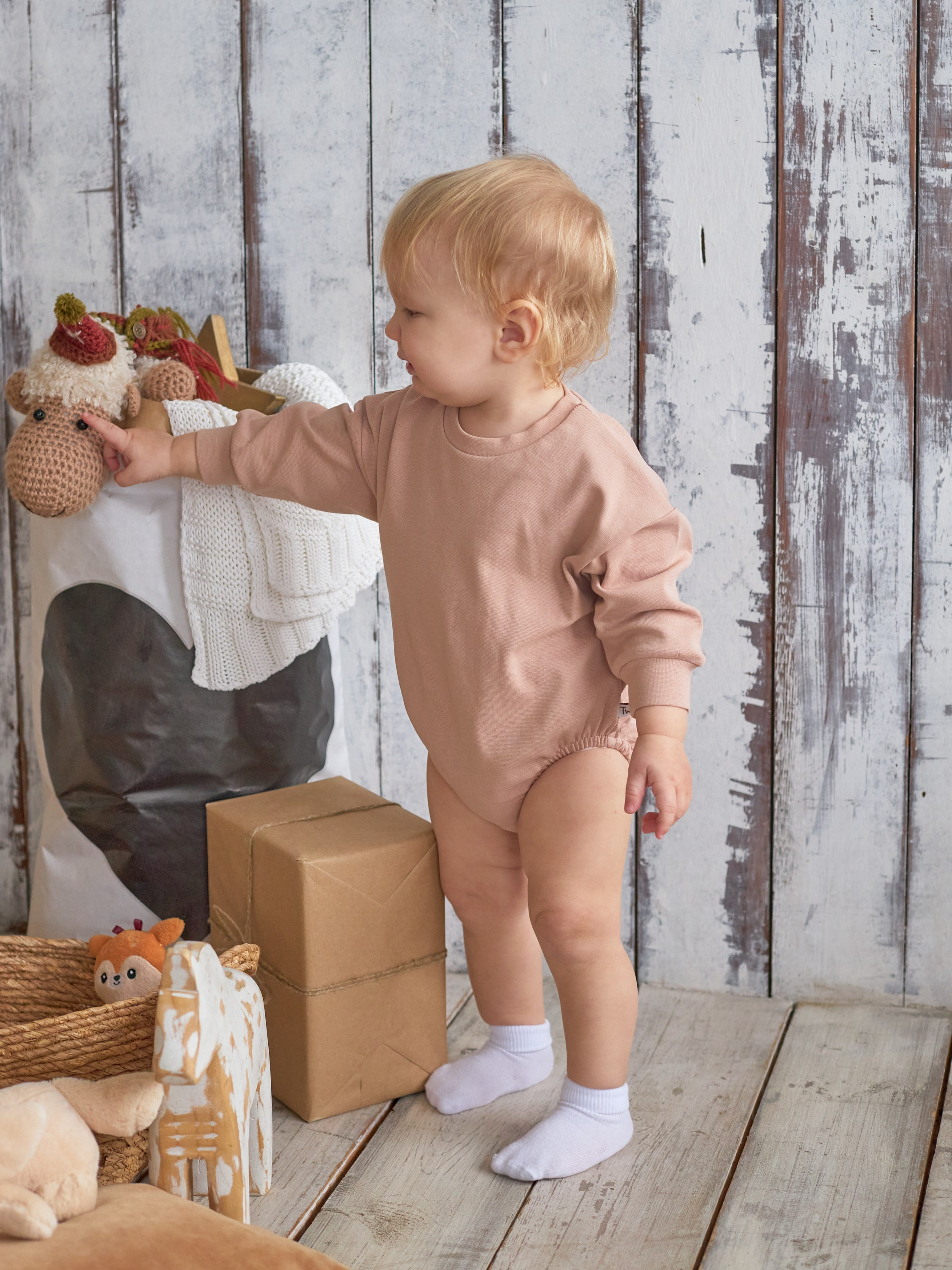 Фотосъемка детских боди Екатеринбург товары для малышей Wildberries ВБ Ozon предметка Екб заказать цена. Фотограф Екатеринбург Анастасия Жерновская | Маркетплейсы и нейрофото