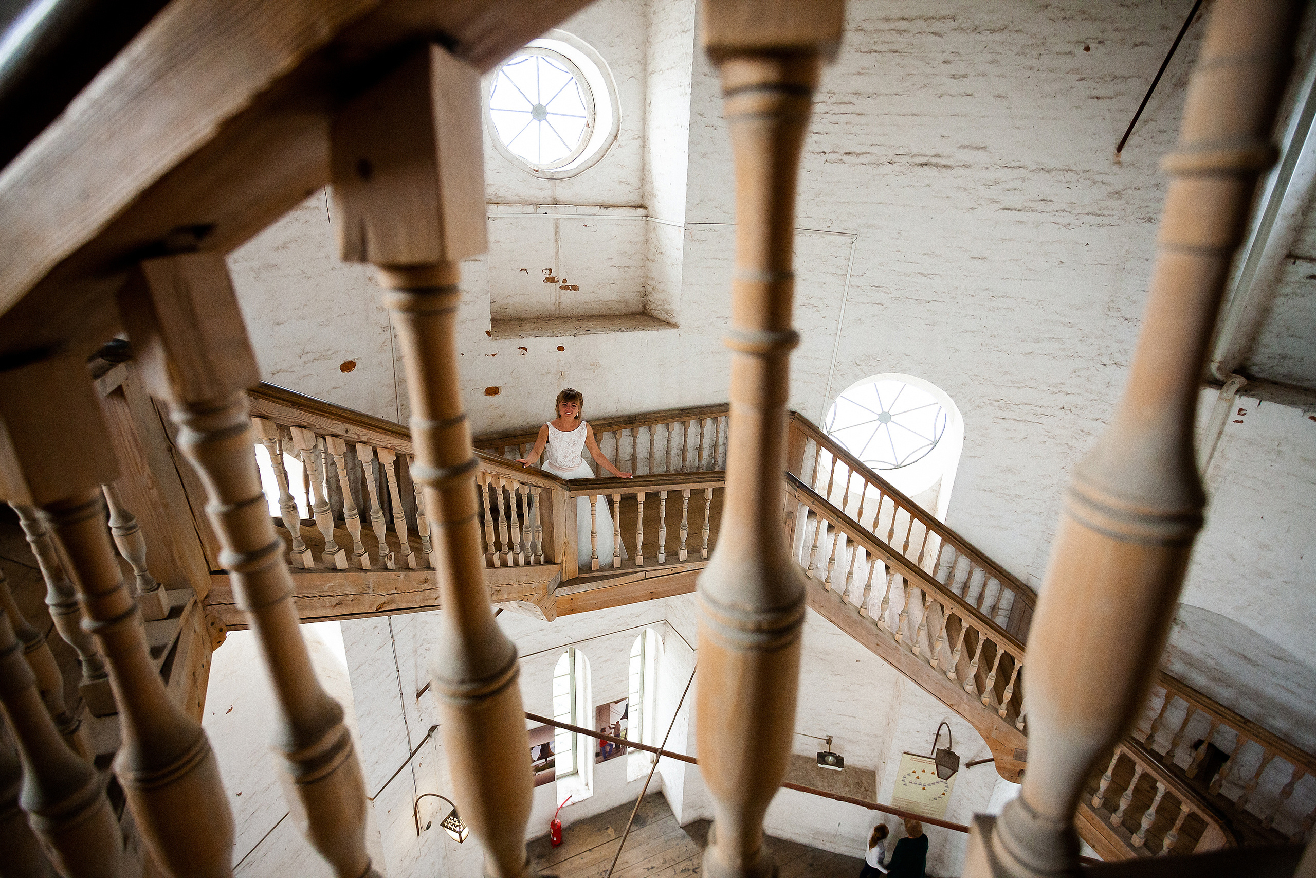 Свадебная сьемка на колонне. Олег Сверчков | Свадебный фотограф Вологда