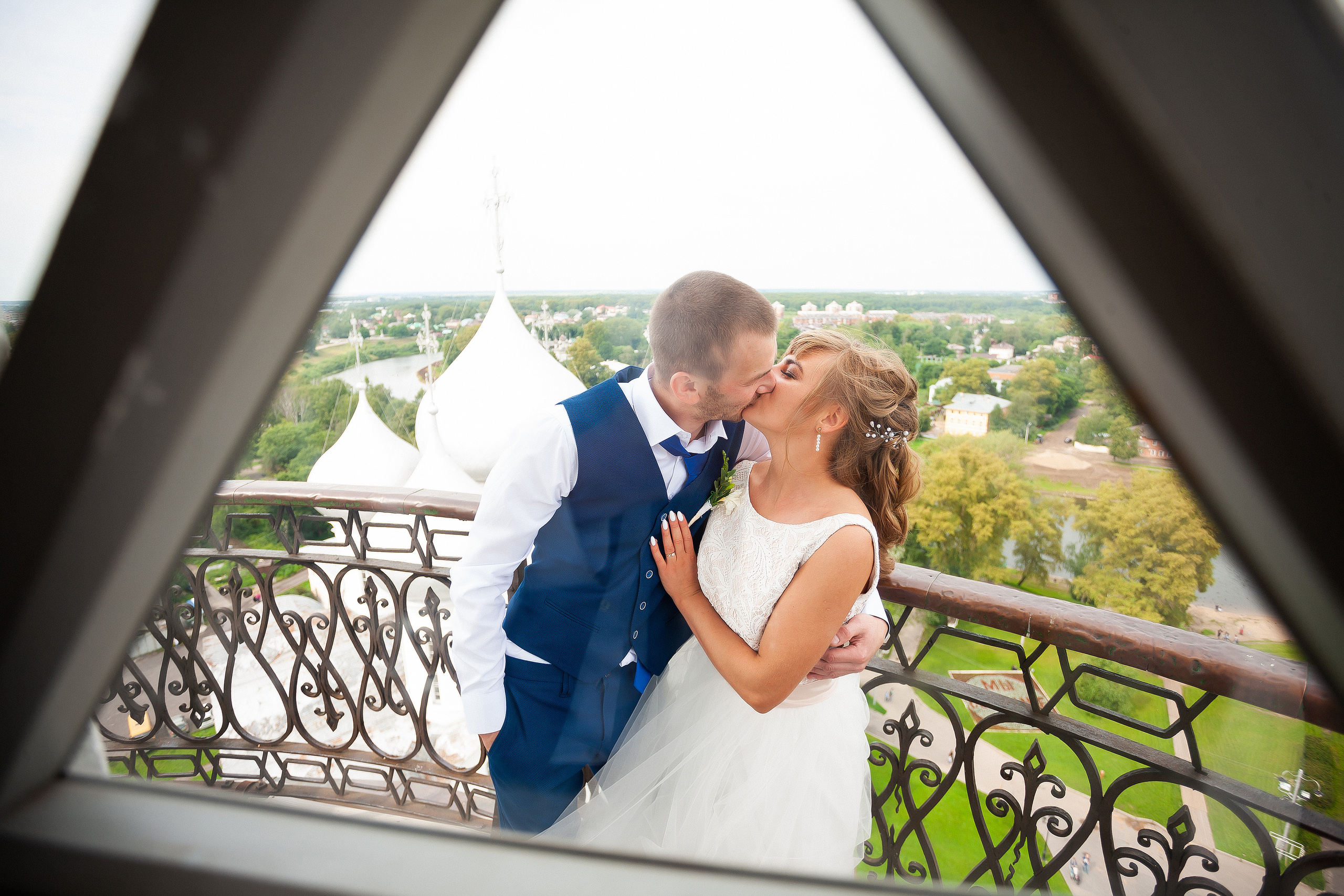 Свадебная сьемка на колонне. Олег Сверчков | Свадебный фотограф Вологда