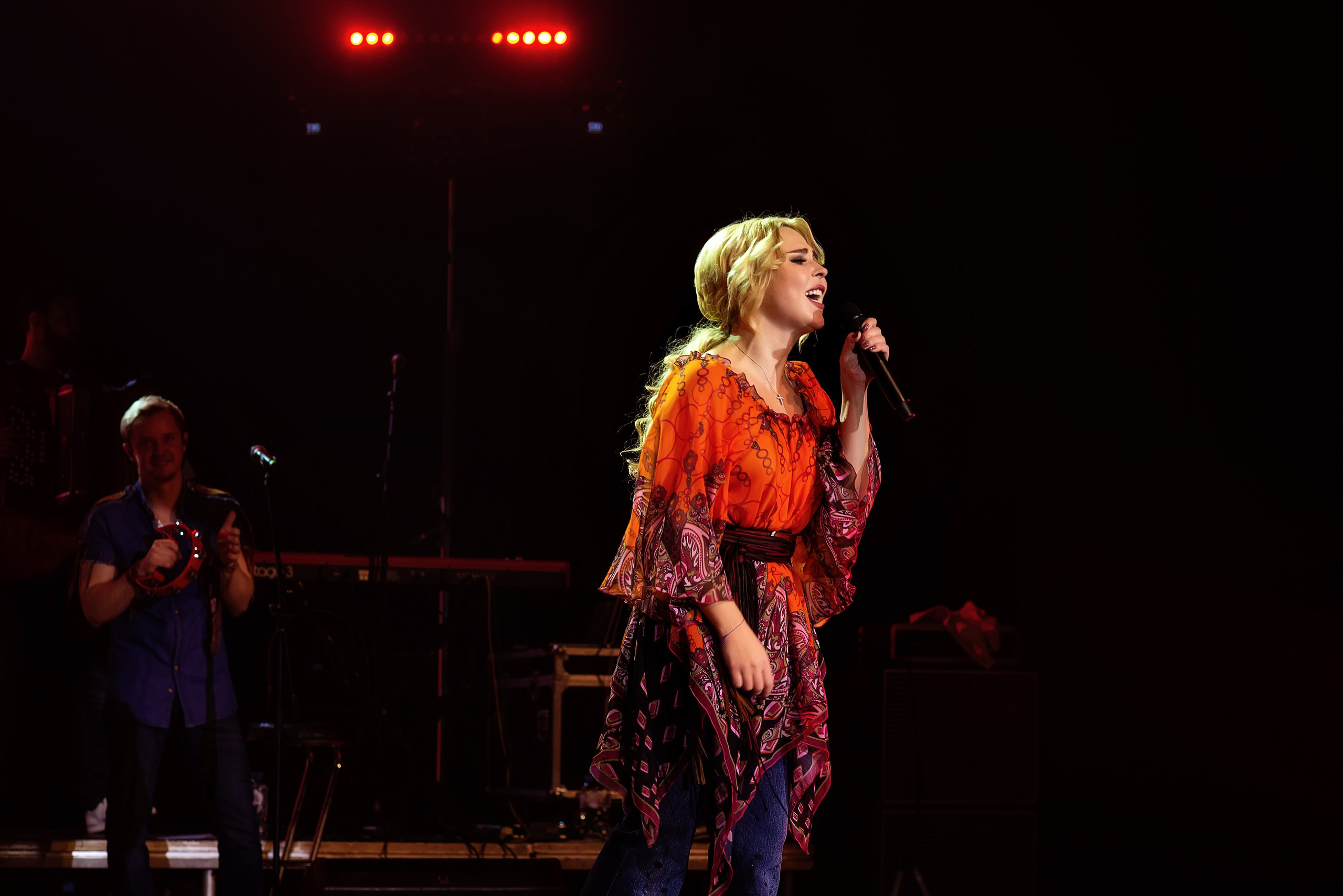 Концерт Пелагеи. Школьный, фэшн фотограф в Тюмени и в России Ирина Королева