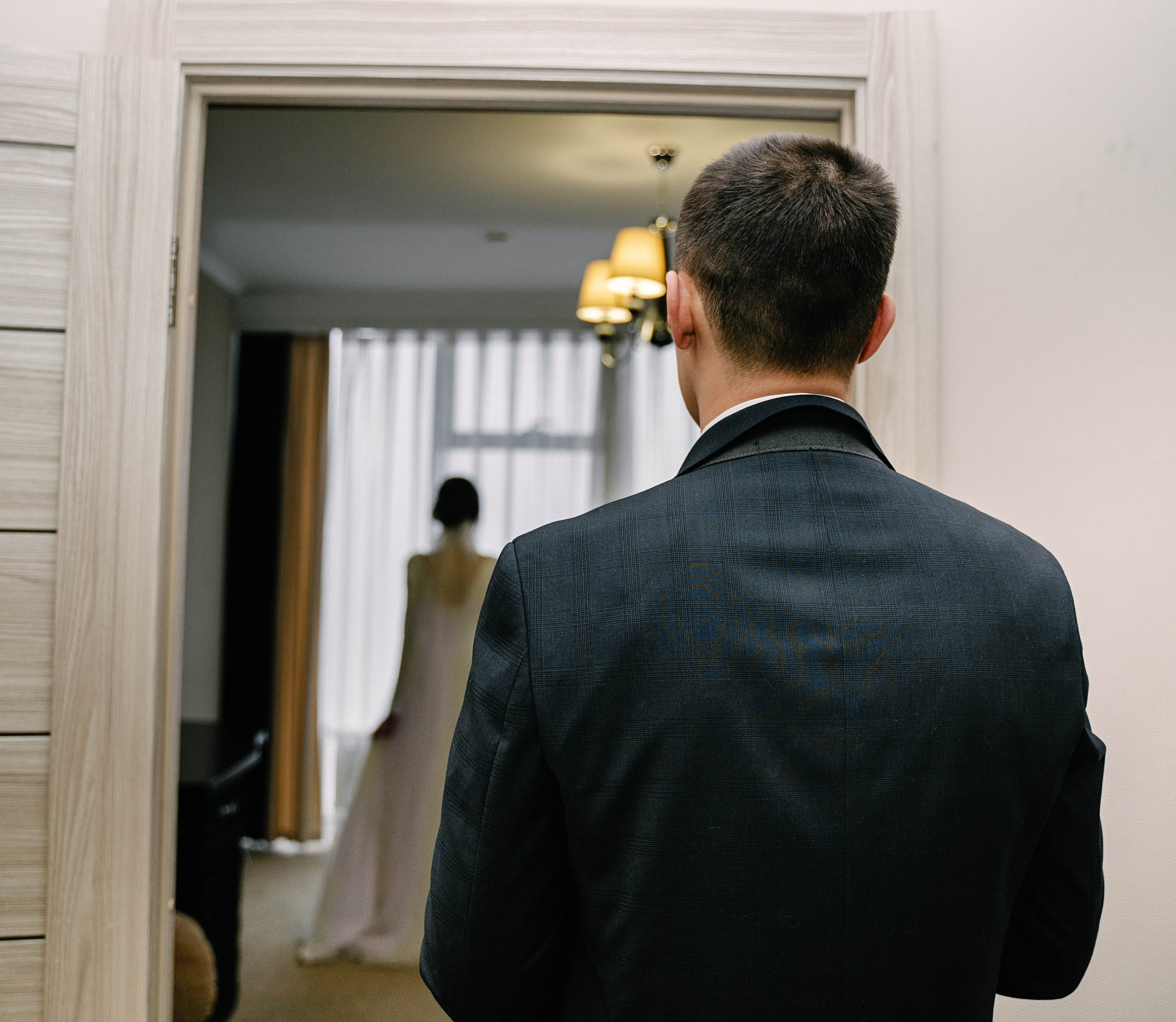 Встреча жениха и невесты в отеле