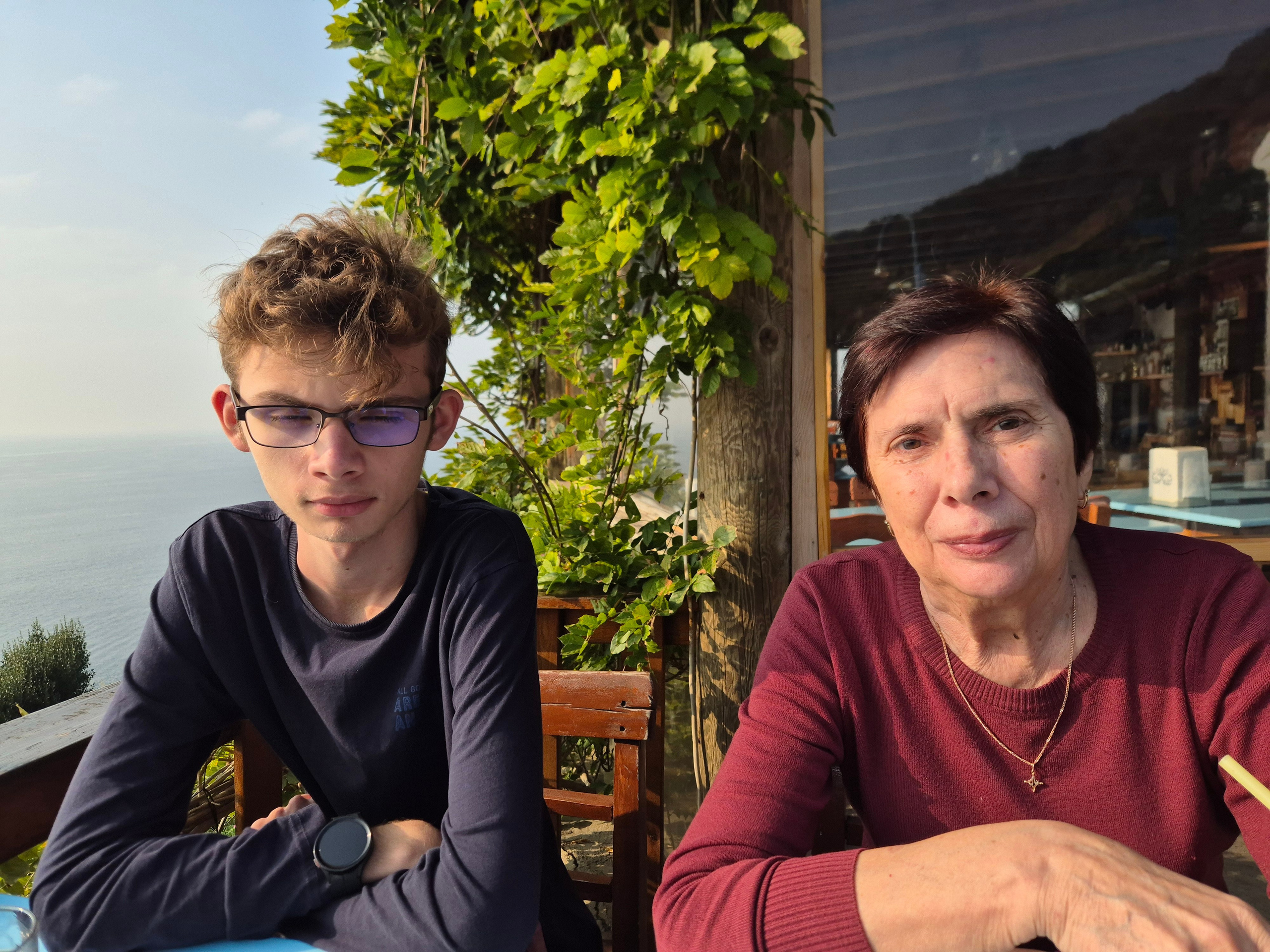 Открыто и работает все - и парки, и трансферы, и рестораны. Только пляжи закрыты, хотя вода 19-20 градусов