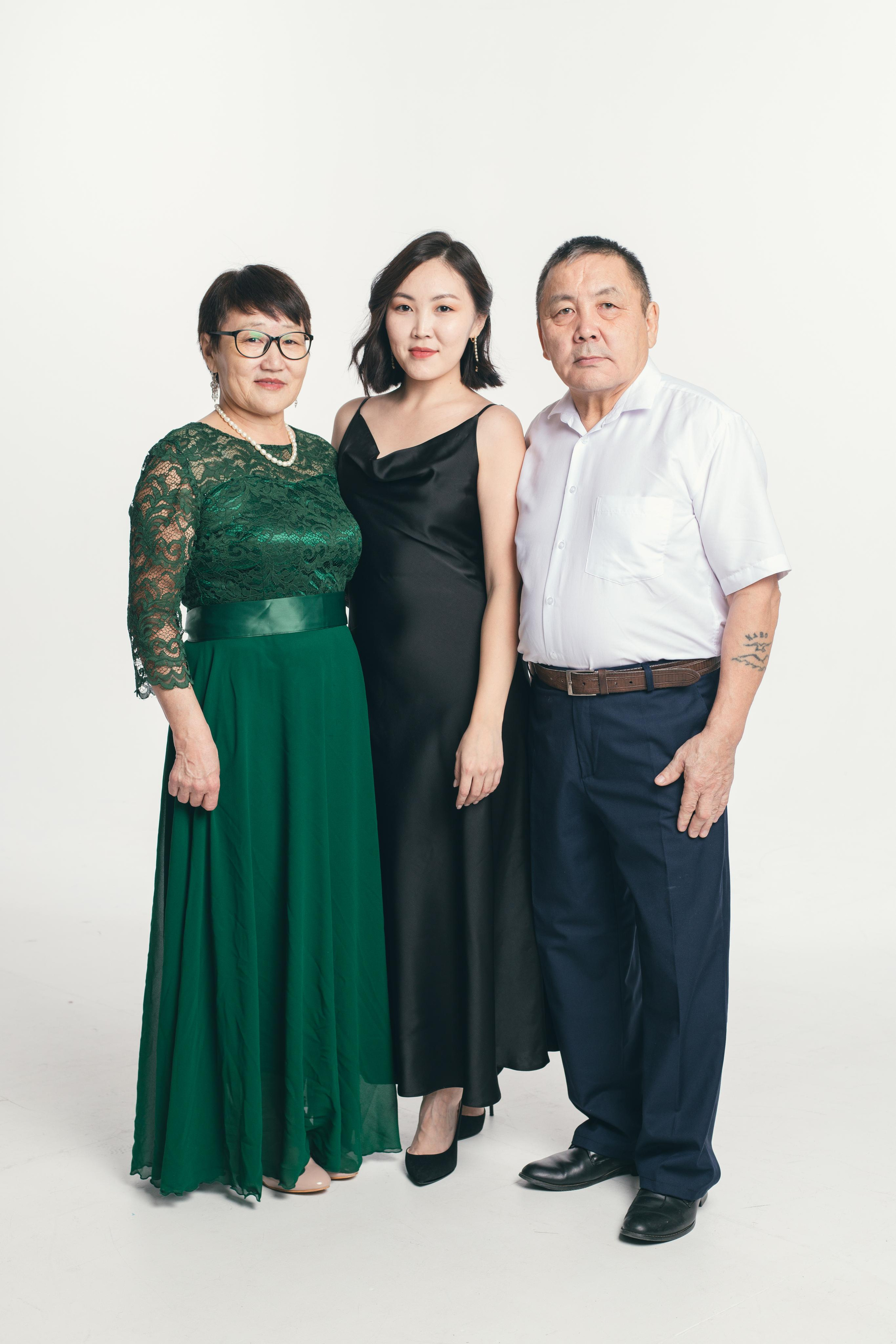 Айтал дьиэ кэргэнэ. Фотограф в Якутске Сулустаан Алексеев