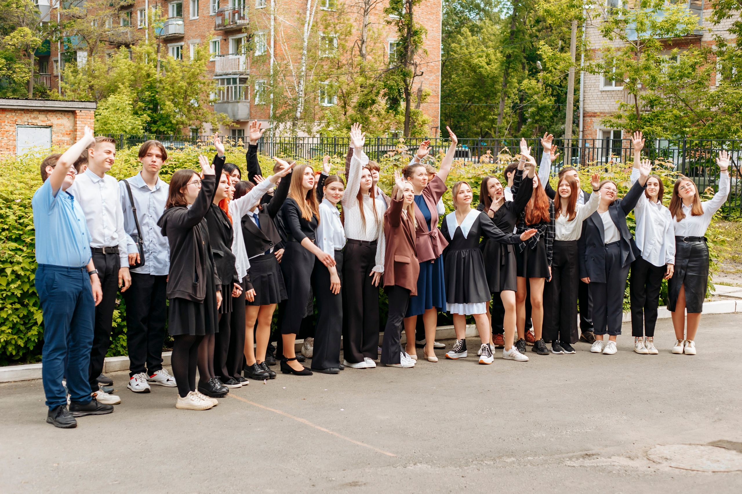 Фотосъемка 9 класс. Свадебный фотограф Марина Суворова и видеооператор Олег Петров