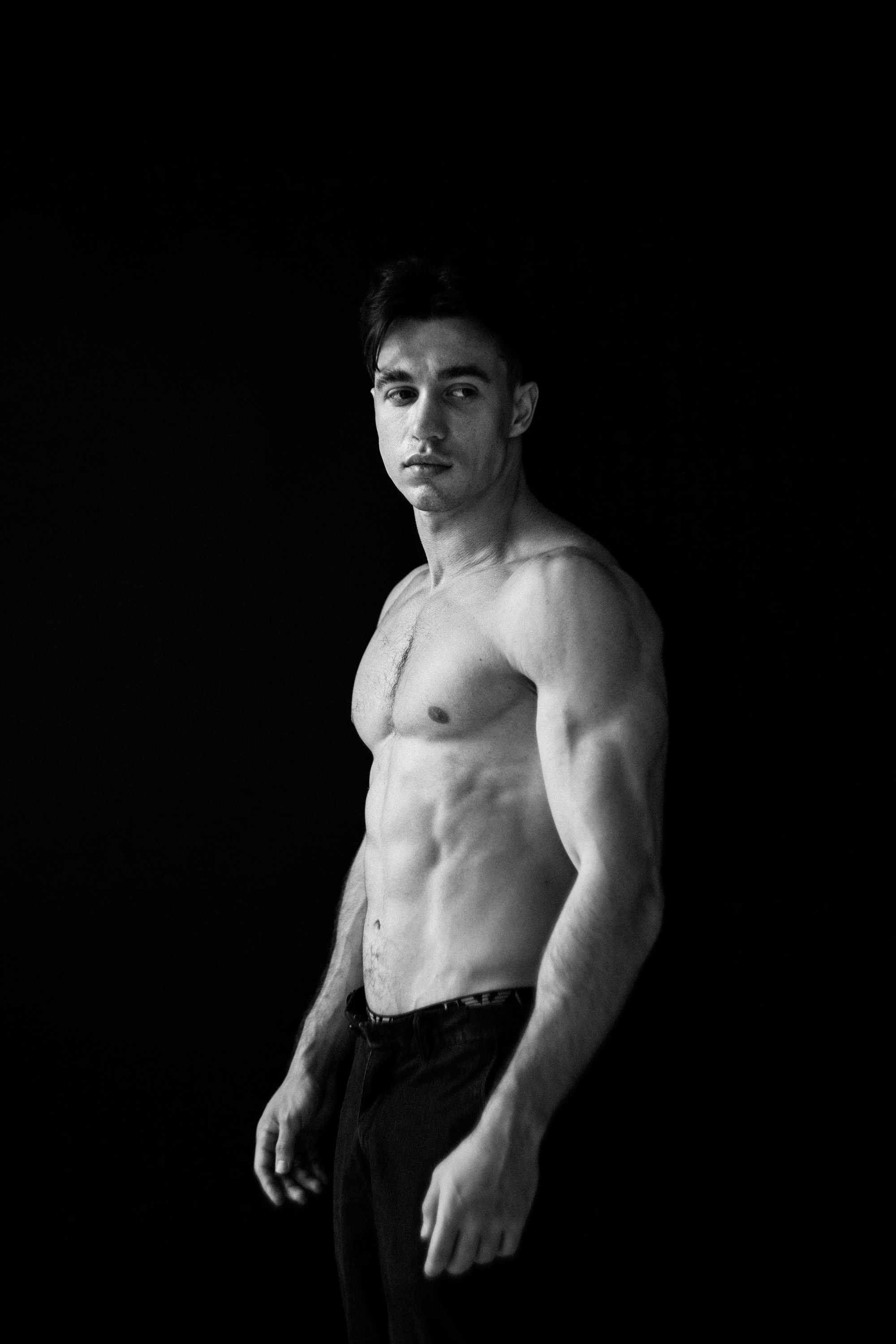 Мужской студийный портрет. Фотограф Лазарина Кучменова