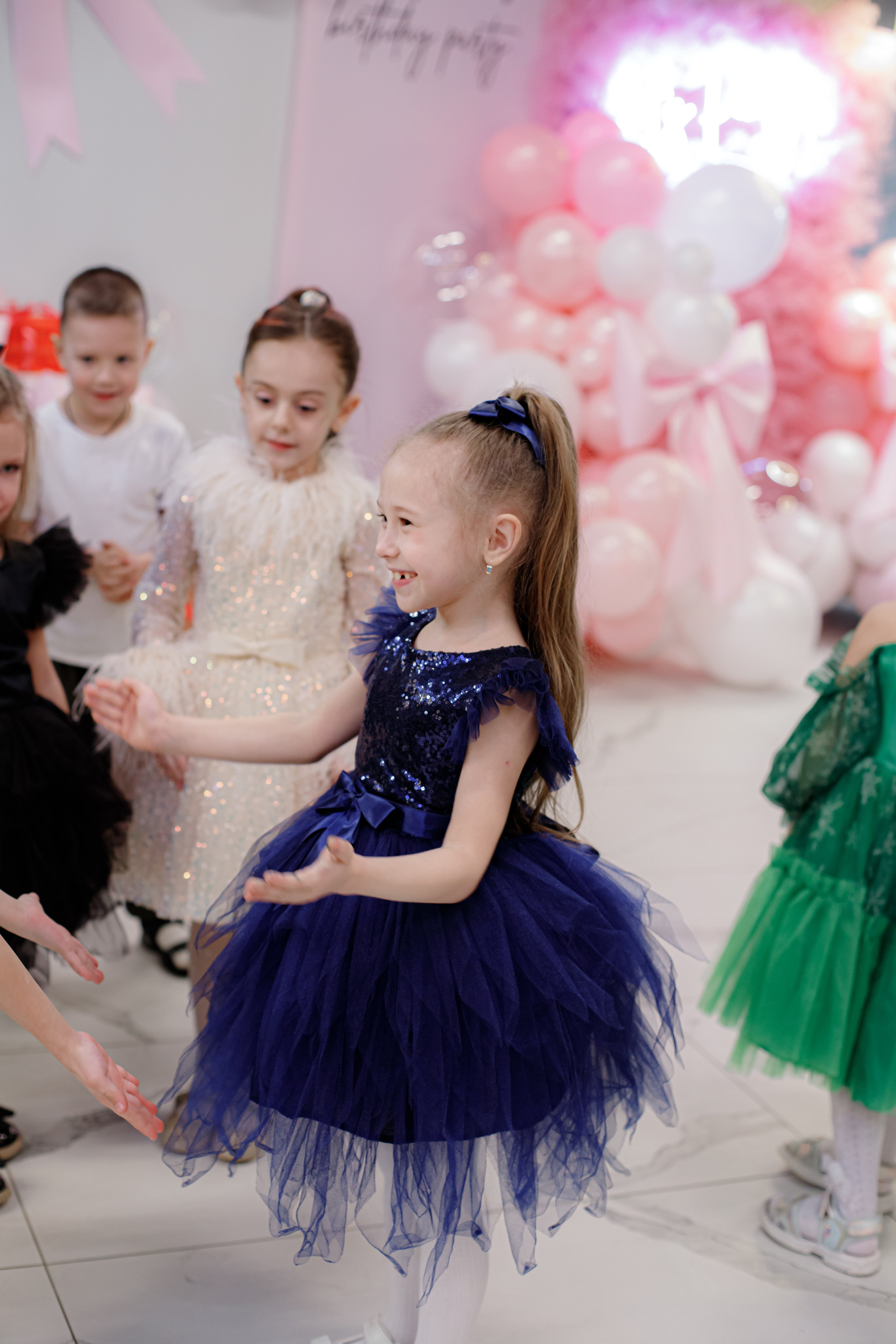 ASIA'S BIRTHDAY PARTY. Photokarish