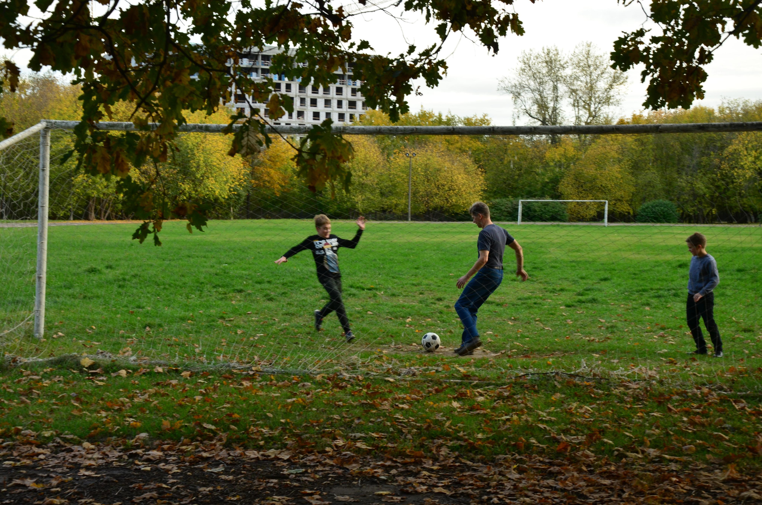 Семейная съемка в парке. В движении. Женский и семейный фотограф Людмила Богачкина