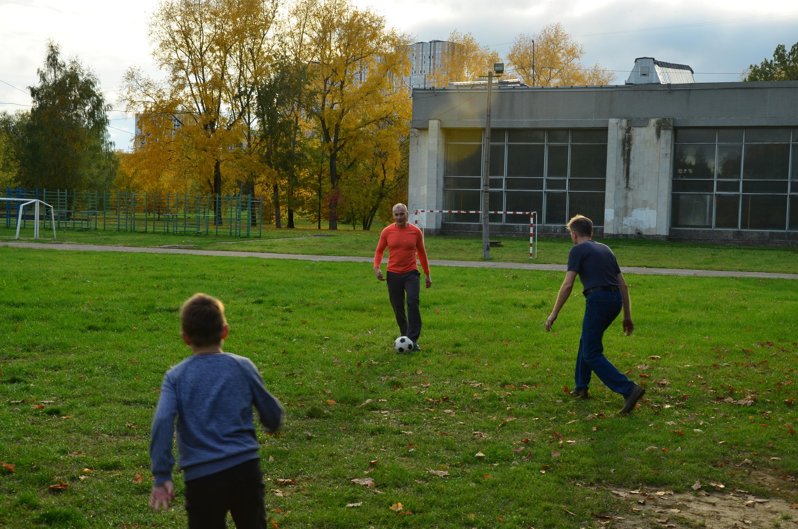 Семейная съемка в парке. В движении. Женский и семейный фотограф Людмила Богачкина