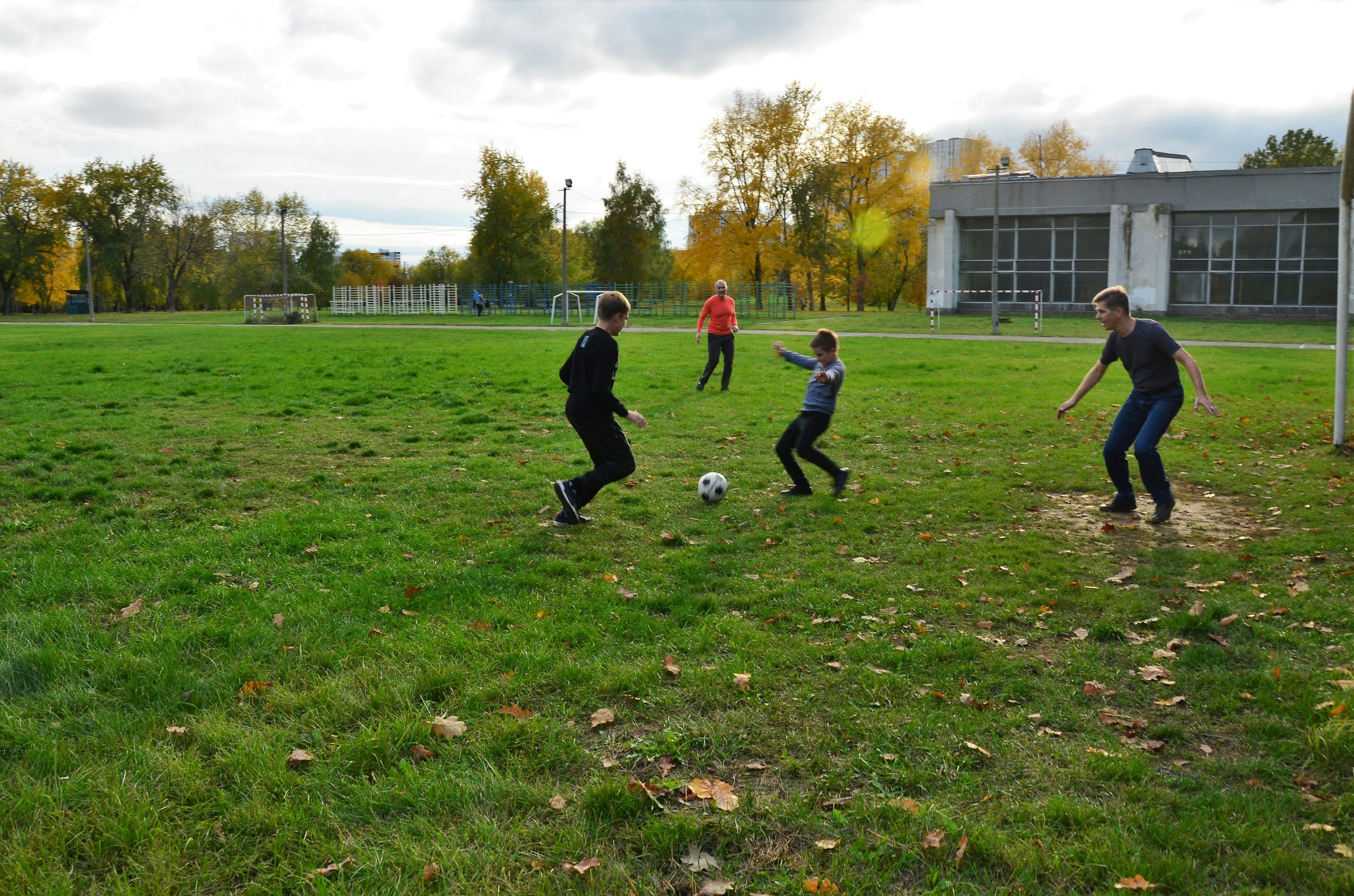 Семейная съемка в парке. В движении. Женский и семейный фотограф Людмила Богачкина