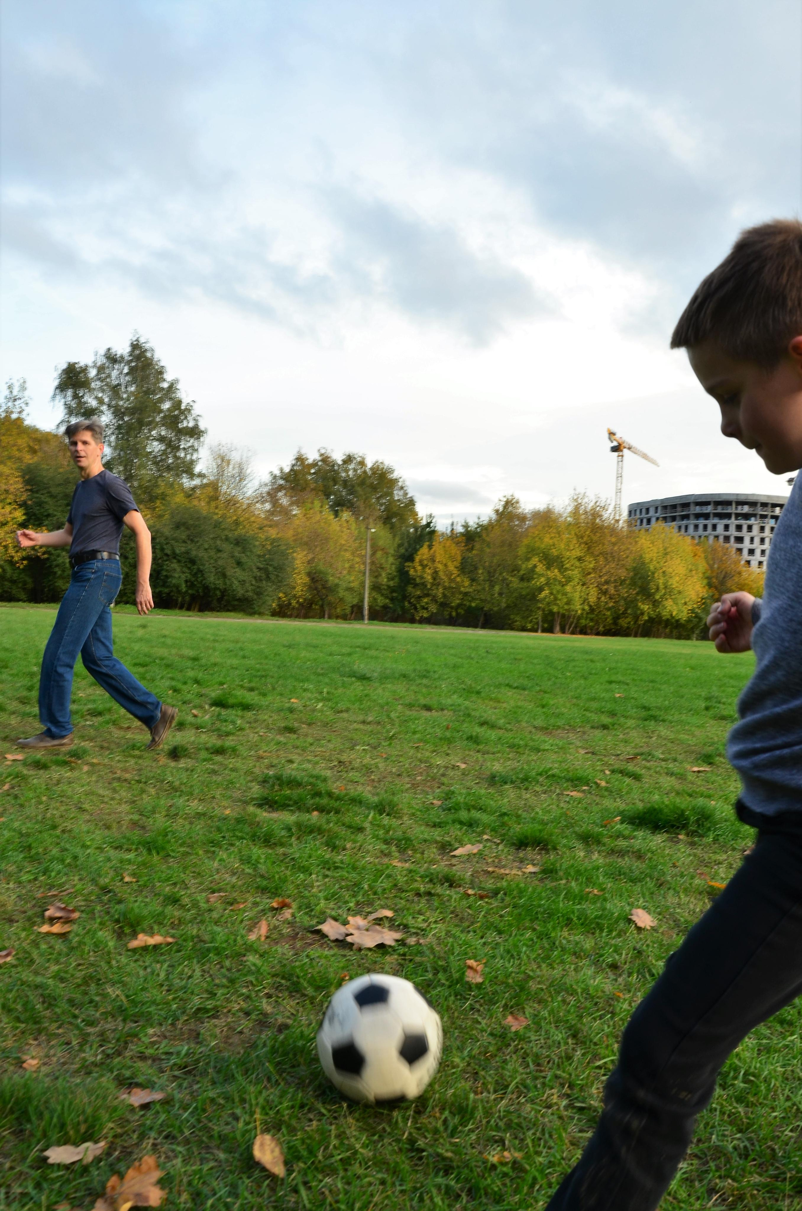 Семейная съемка в парке. В движении. Женский и семейный фотограф Людмила Богачкина