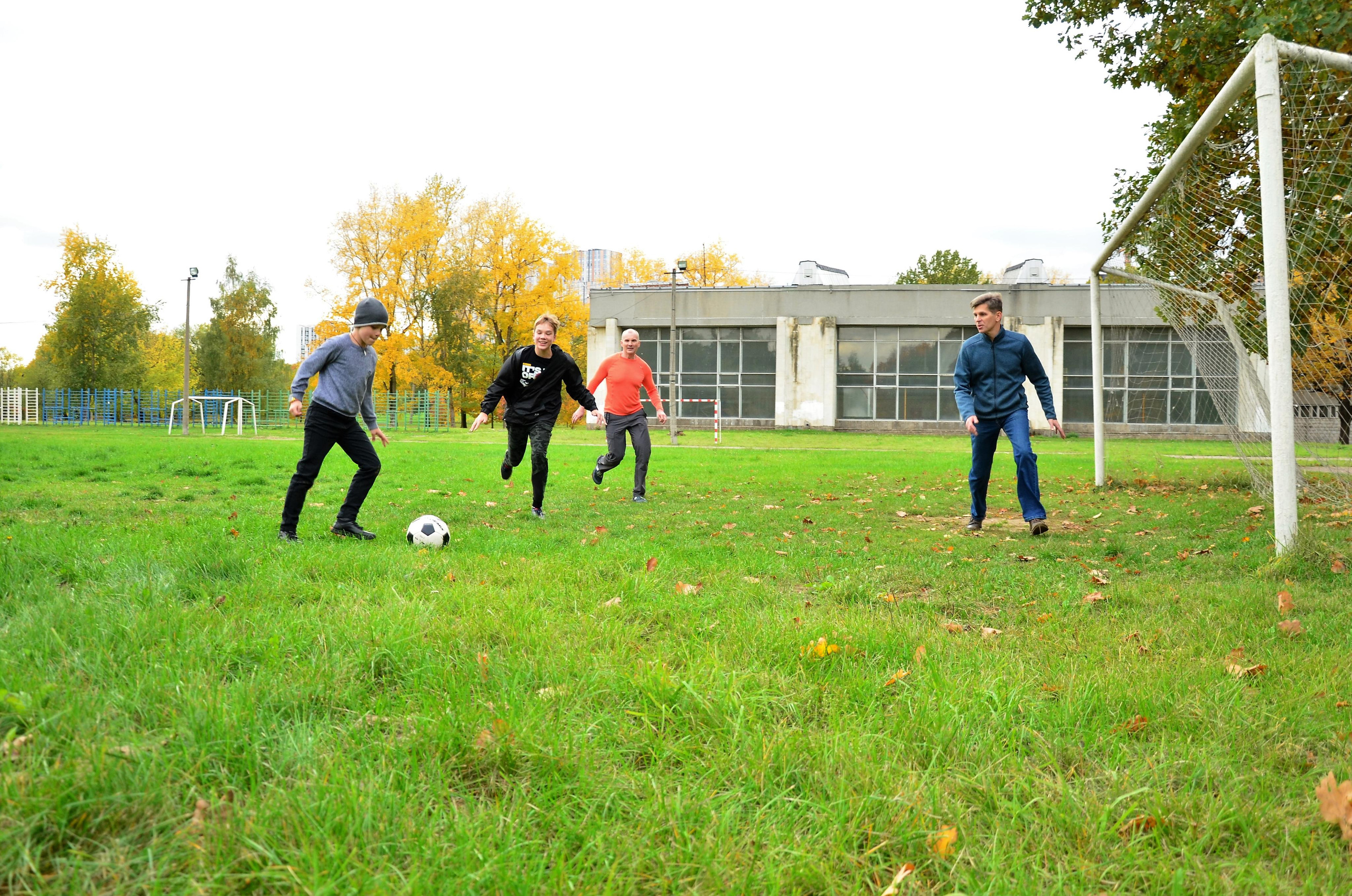 Семейная съемка в парке. В движении. Женский и семейный фотограф Людмила Богачкина