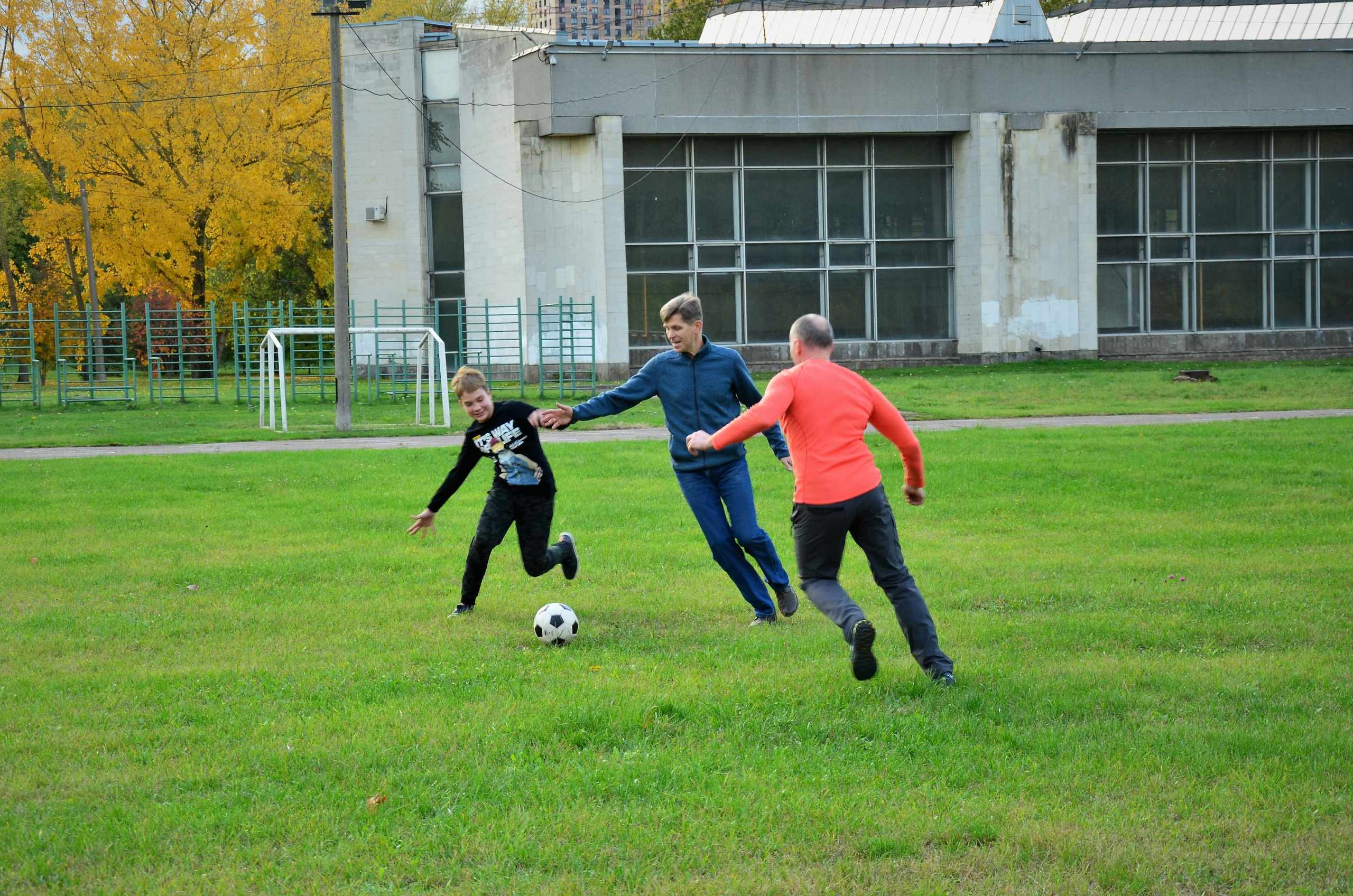 Семейная съемка в парке. В движении. Женский и семейный фотограф Людмила Богачкина