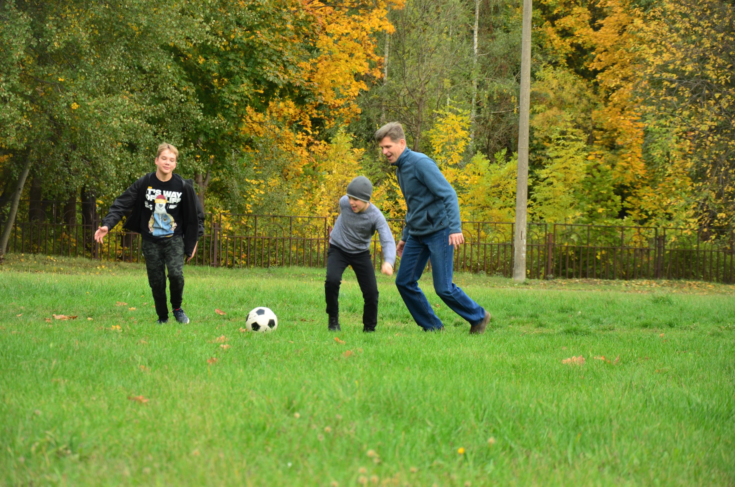Семейная съемка в парке. В движении. Женский и семейный фотограф Людмила Богачкина