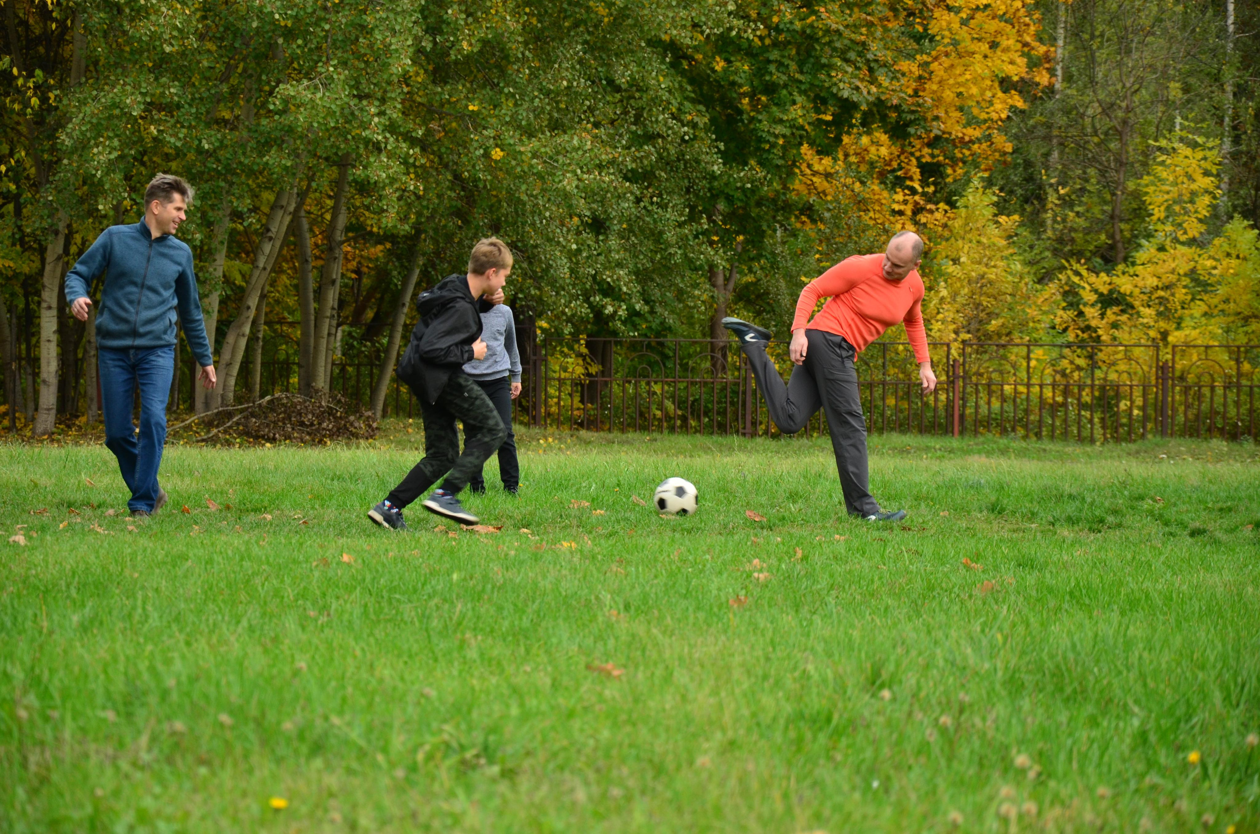 Семейная съемка в парке. В движении. Женский и семейный фотограф Людмила Богачкина