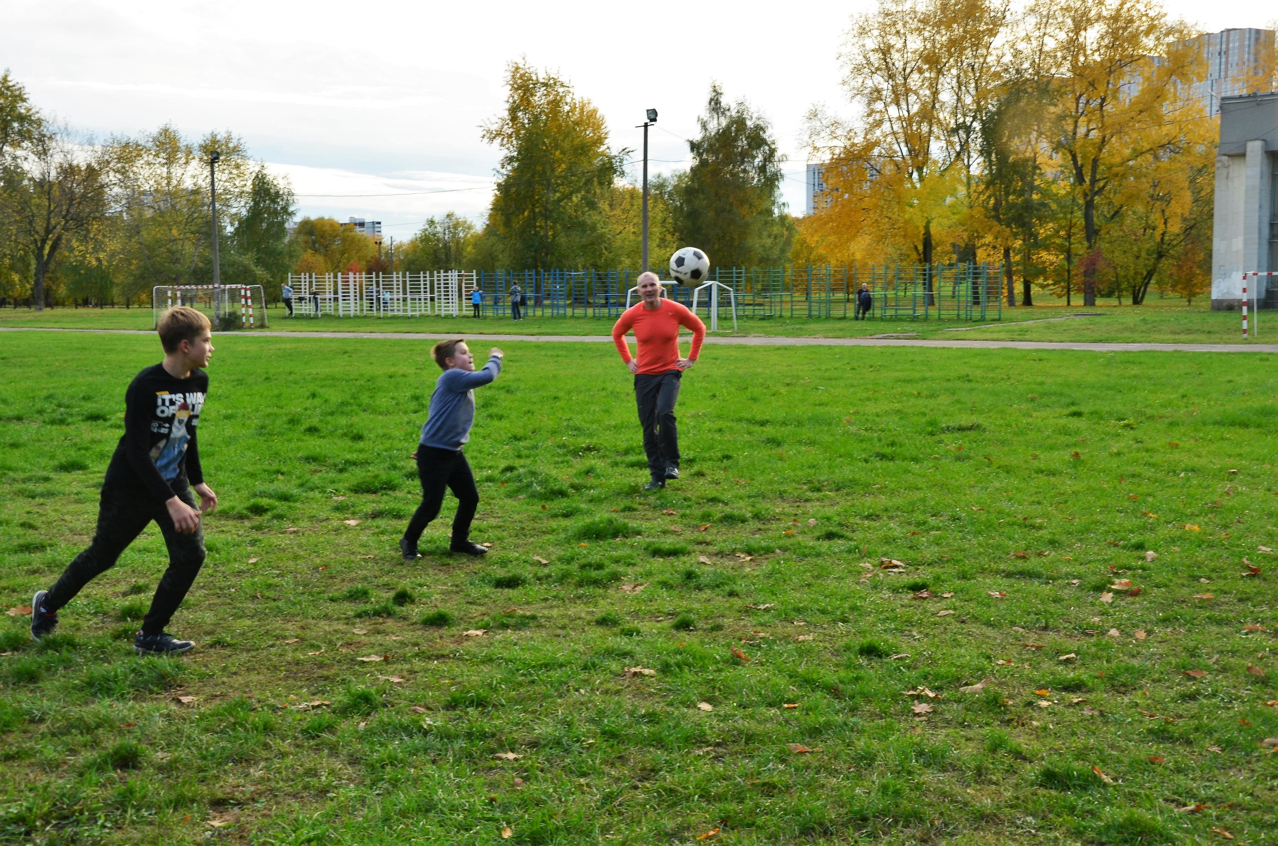 Семейная съемка в парке. В движении. Женский и семейный фотограф Людмила Богачкина