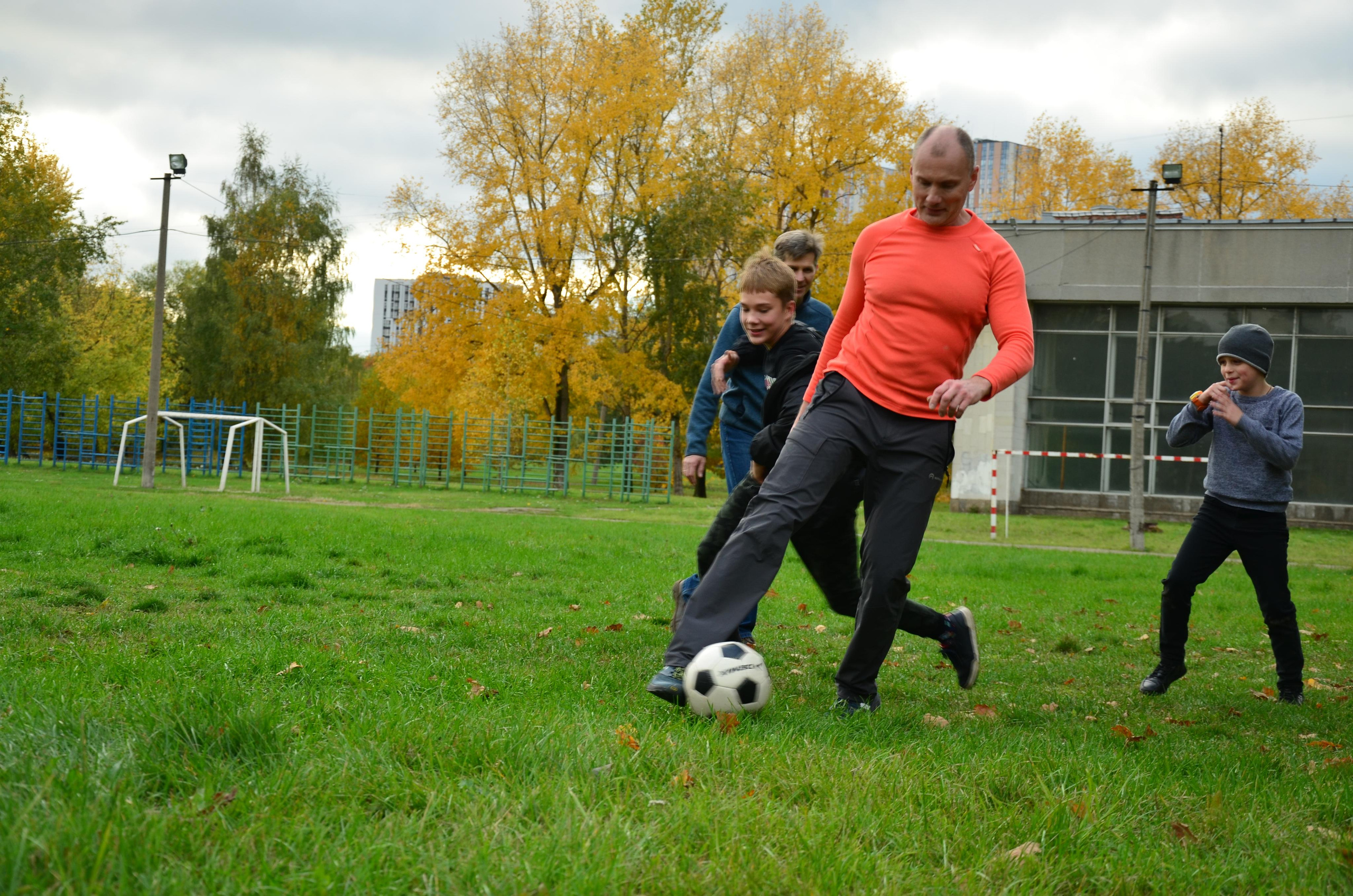 Семейная съемка в парке. В движении. Женский и семейный фотограф Людмила Богачкина