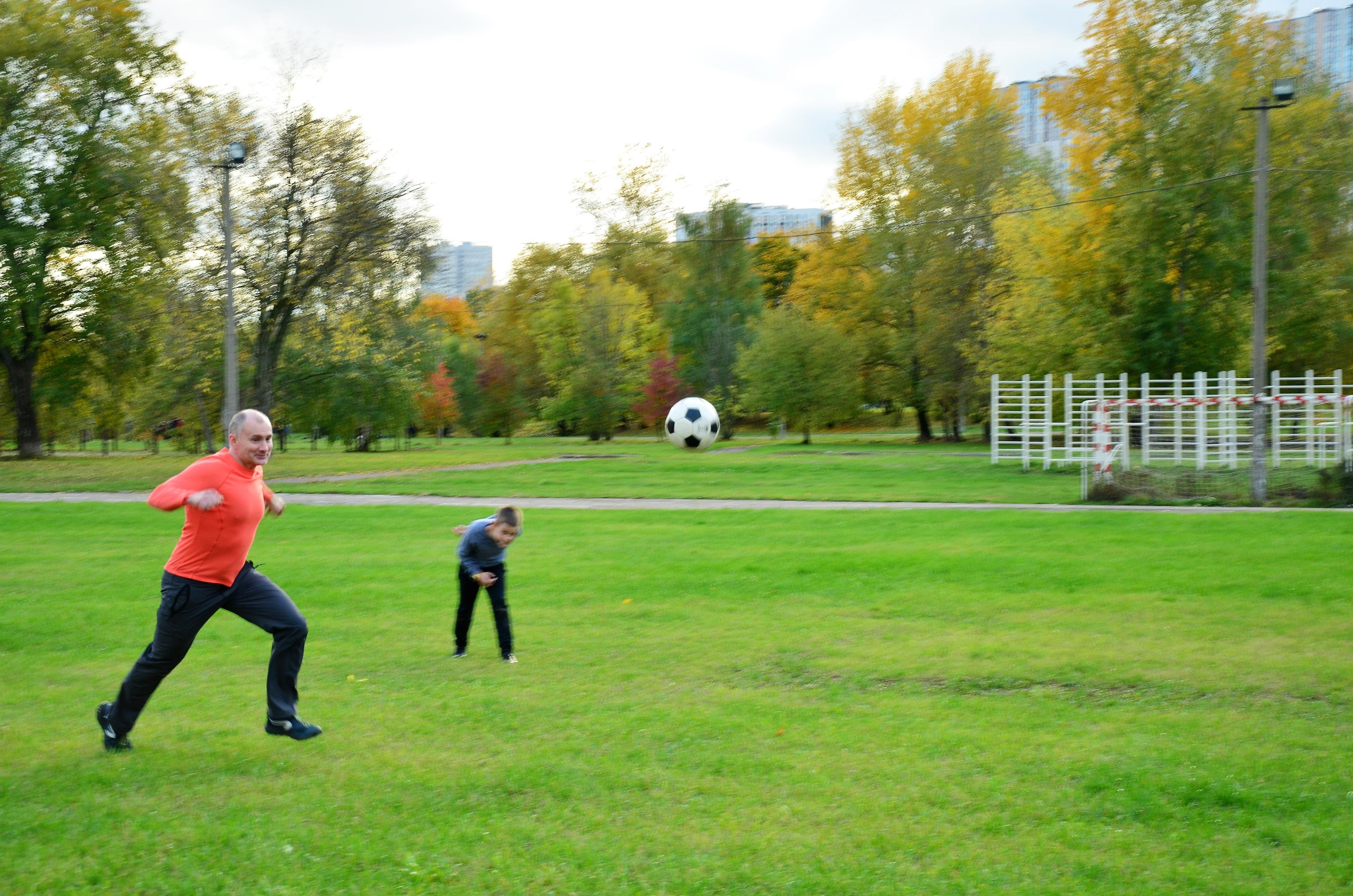 Семейная съемка в парке. В движении. Женский и семейный фотограф Людмила Богачкина