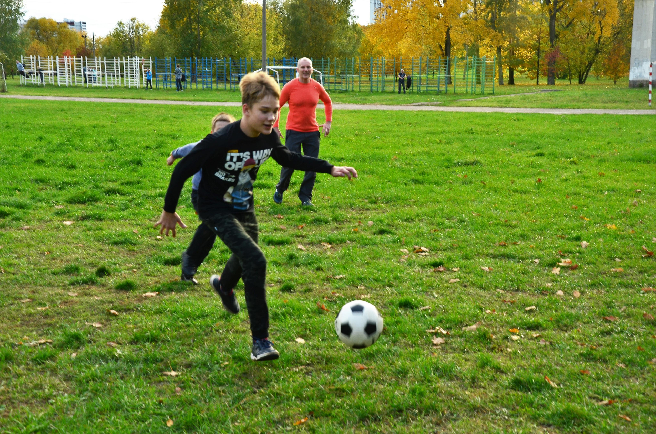 Семейная съемка в парке. В движении. Женский и семейный фотограф Людмила Богачкина
