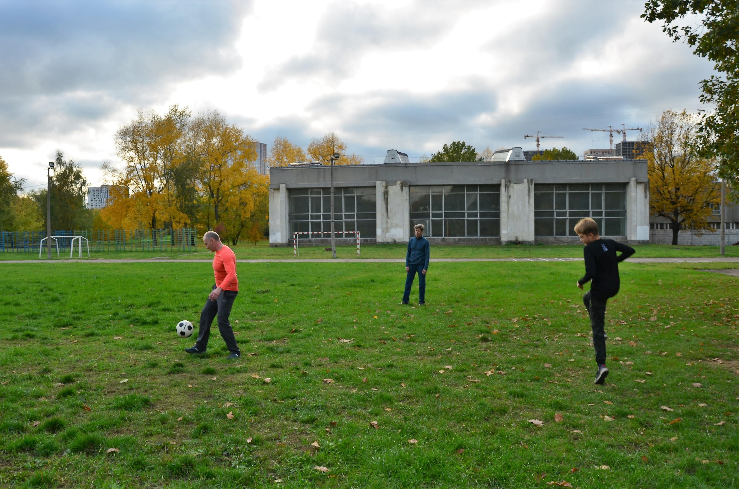 Семейная съемка в парке. В движении. Женский и семейный фотограф Людмила Богачкина