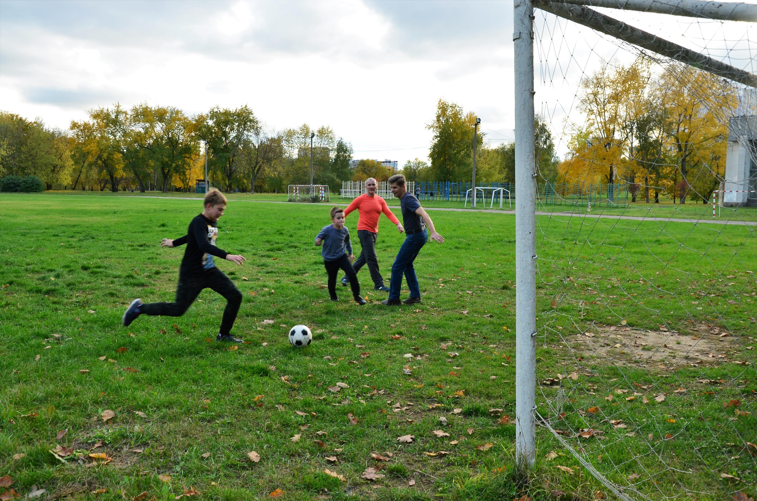 Семейная съемка в парке. В движении. Женский и семейный фотограф Людмила Богачкина
