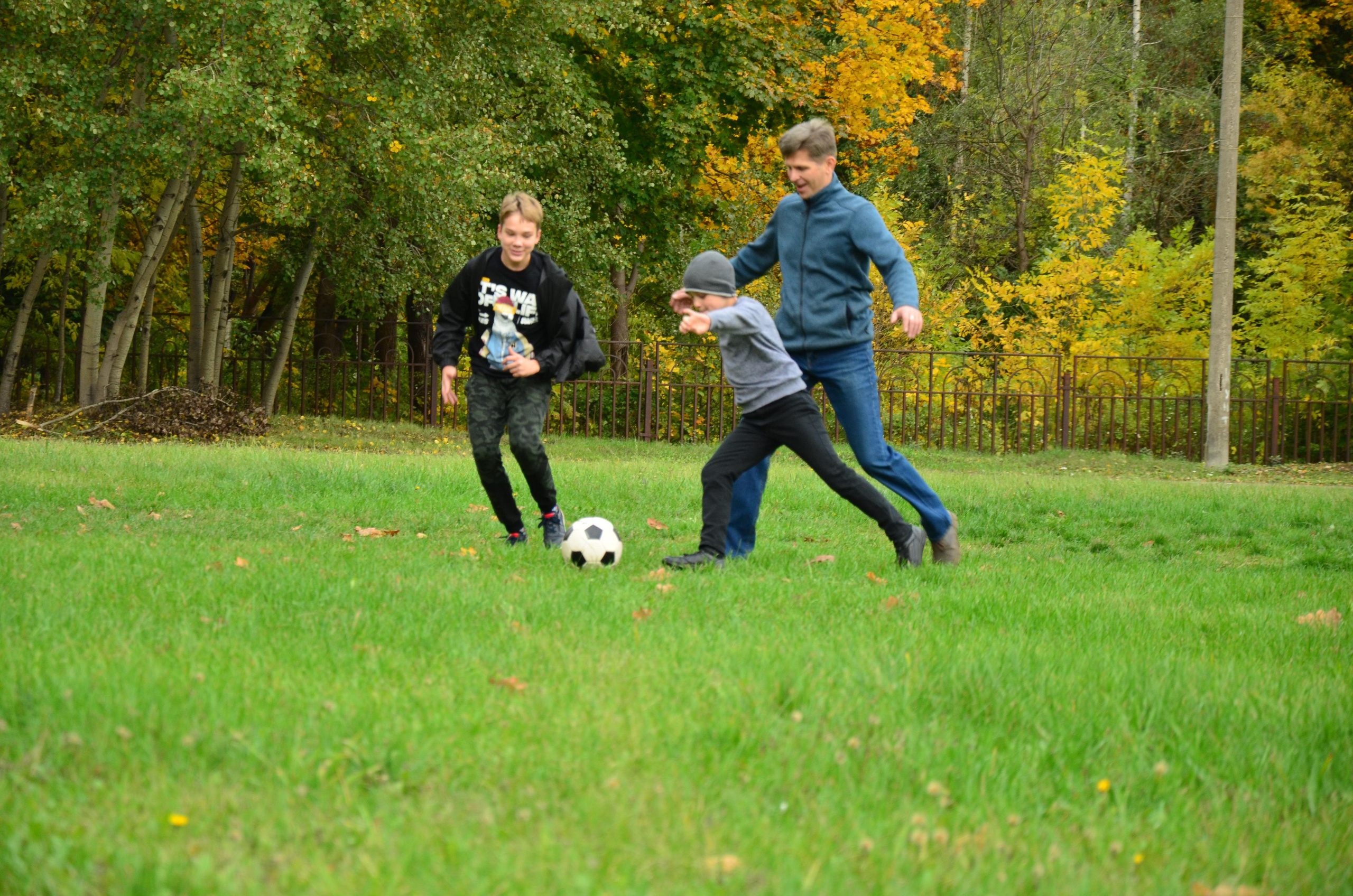 Семейная съемка в парке. В движении. Женский и семейный фотограф Людмила Богачкина